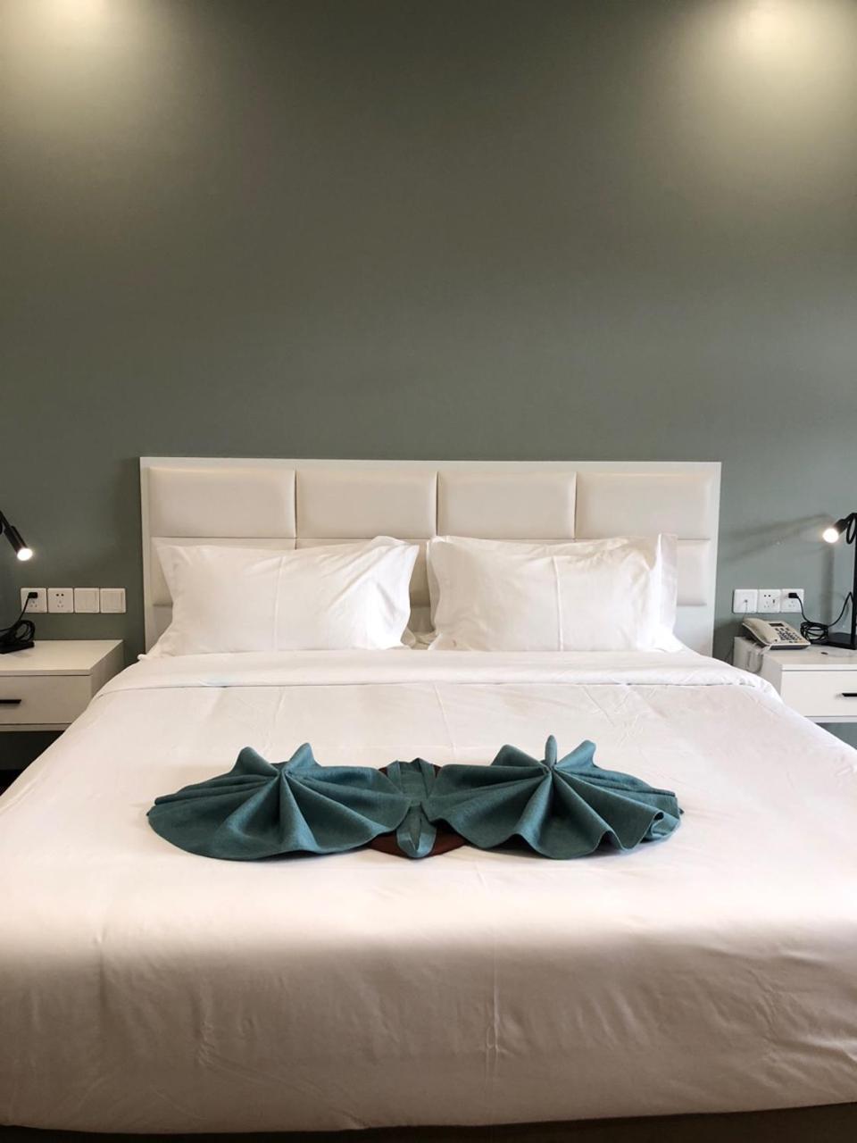 Standard Queen Room