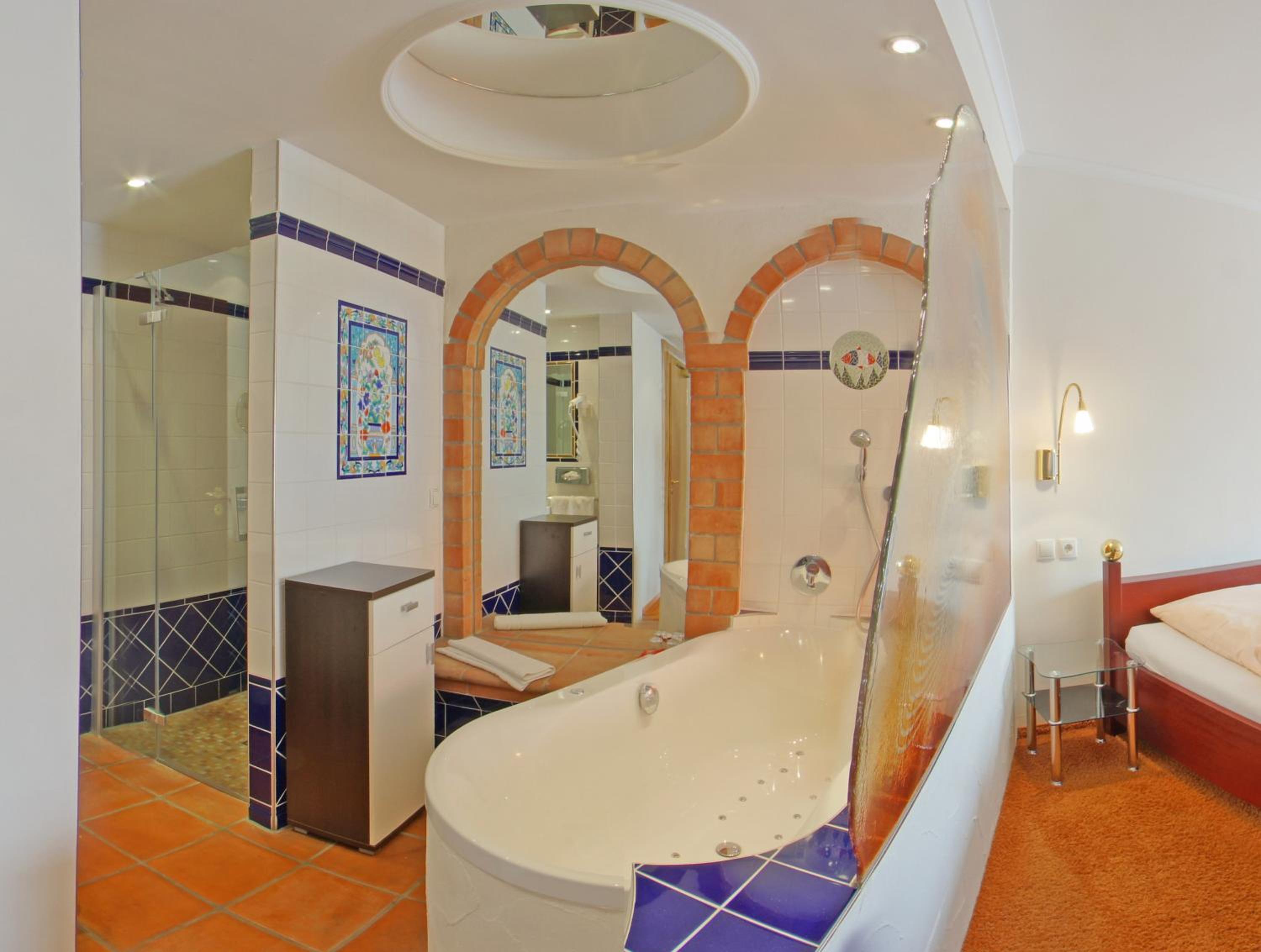 Double Room with Spa Bath photo 2