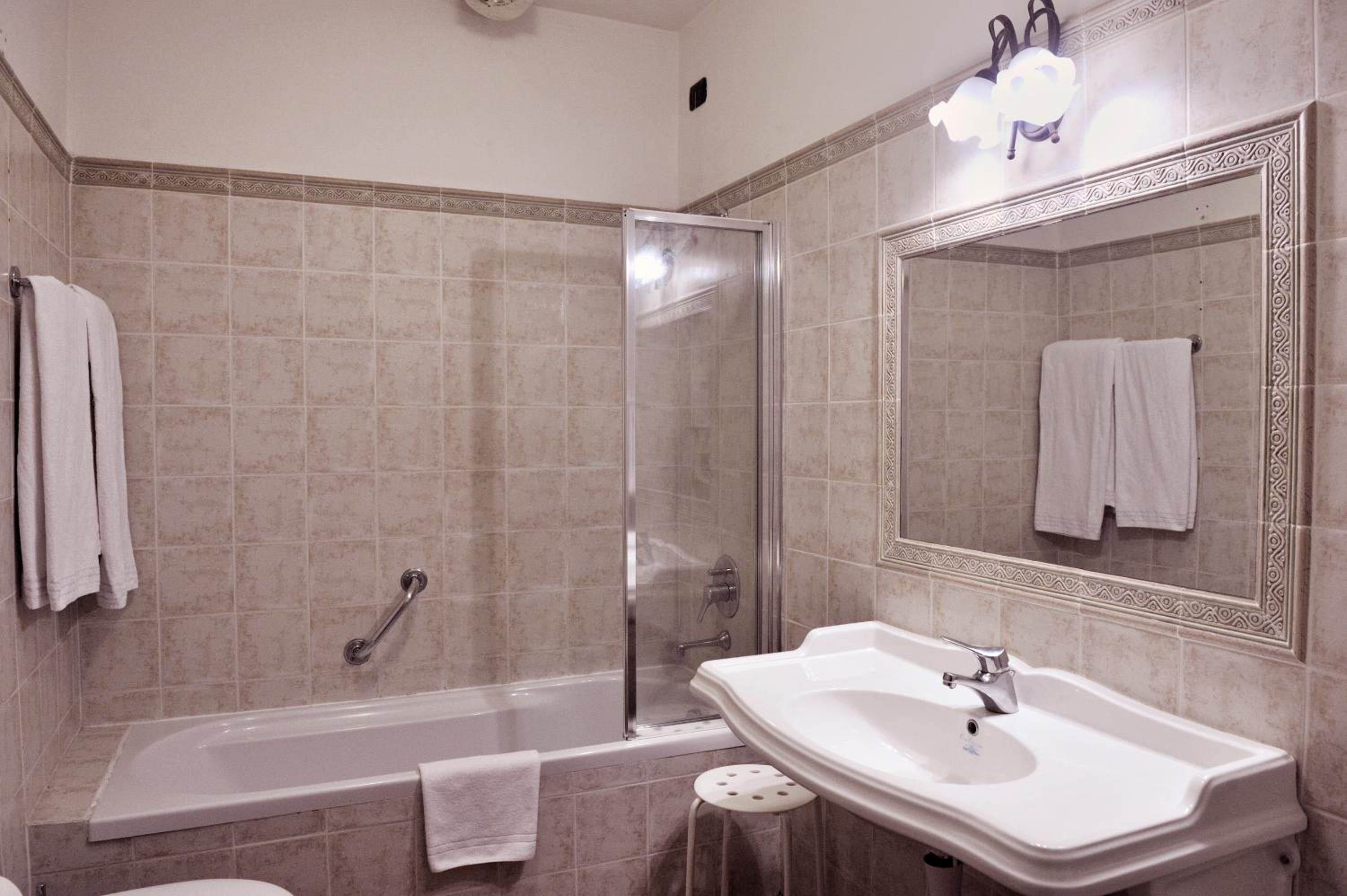 Standard Triple Room - Photo 3