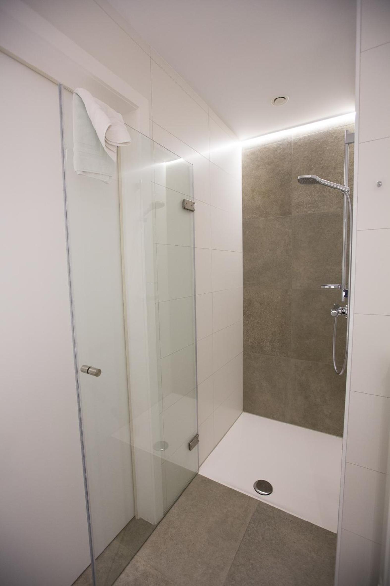 Premium Twin Room - Photo 8