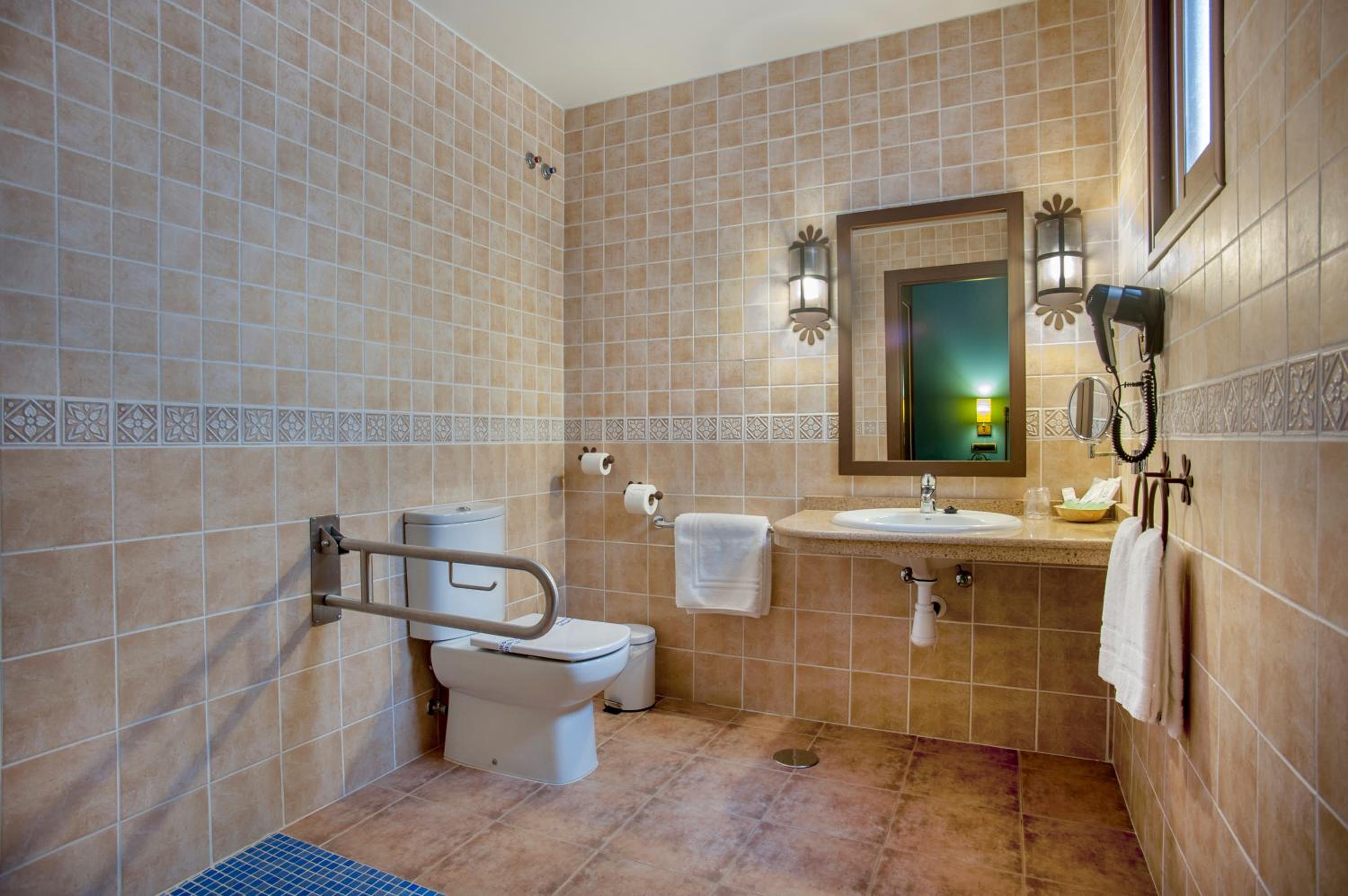Queen Room - Disability Access photo 3