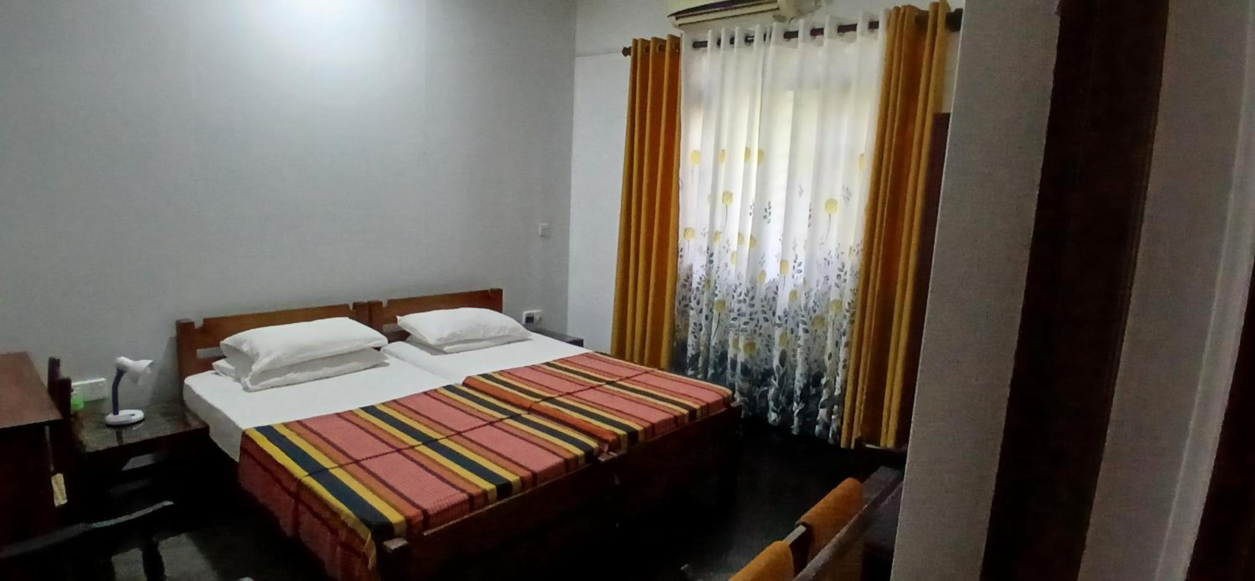 Twin Room with Private External Bathroom photo 2