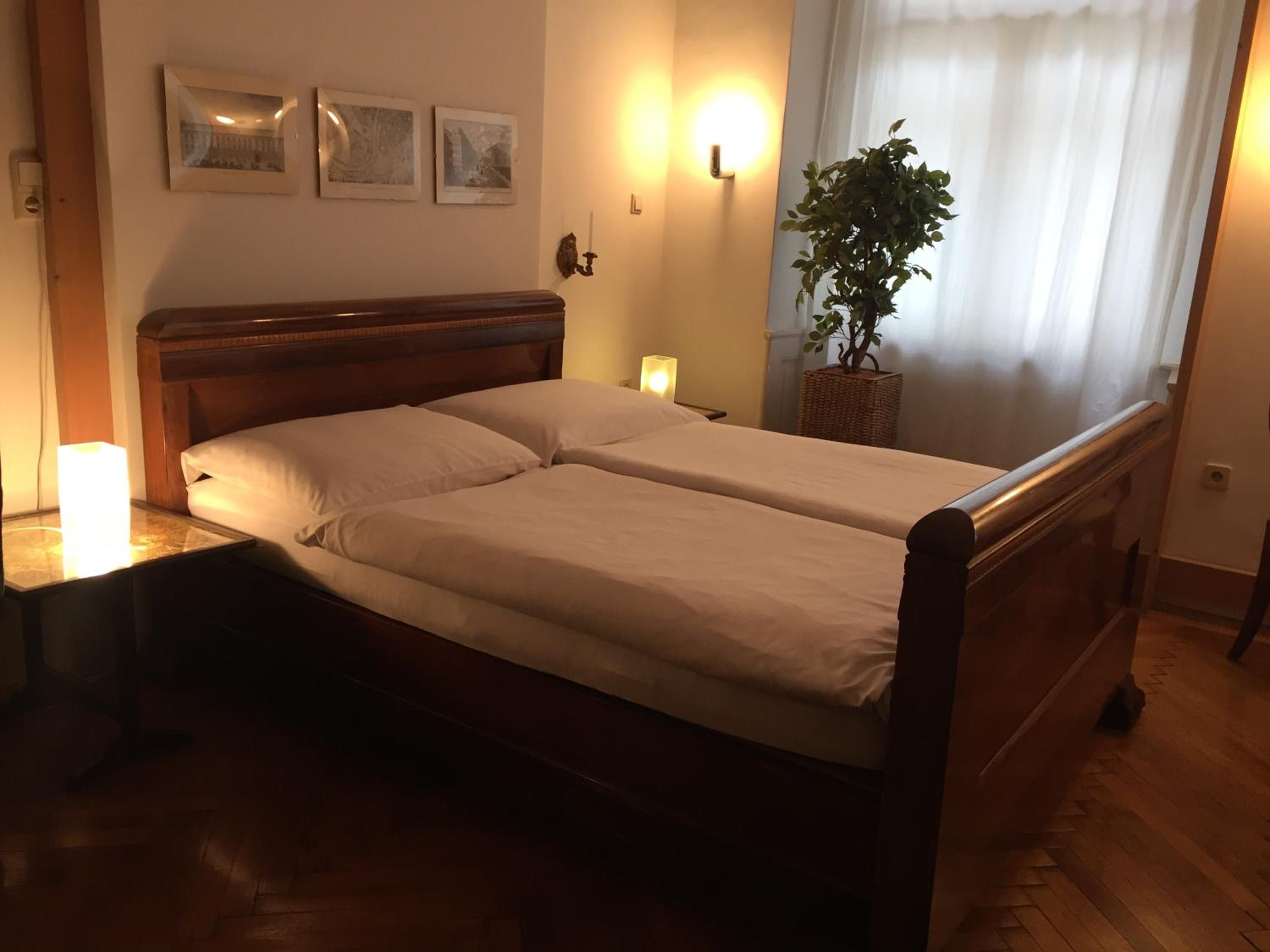 Studio with Private External Bathroom