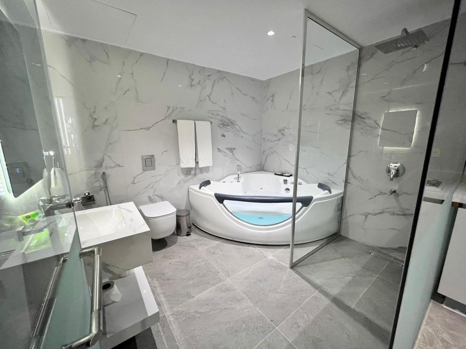 King Room with Spa Bath photo 3