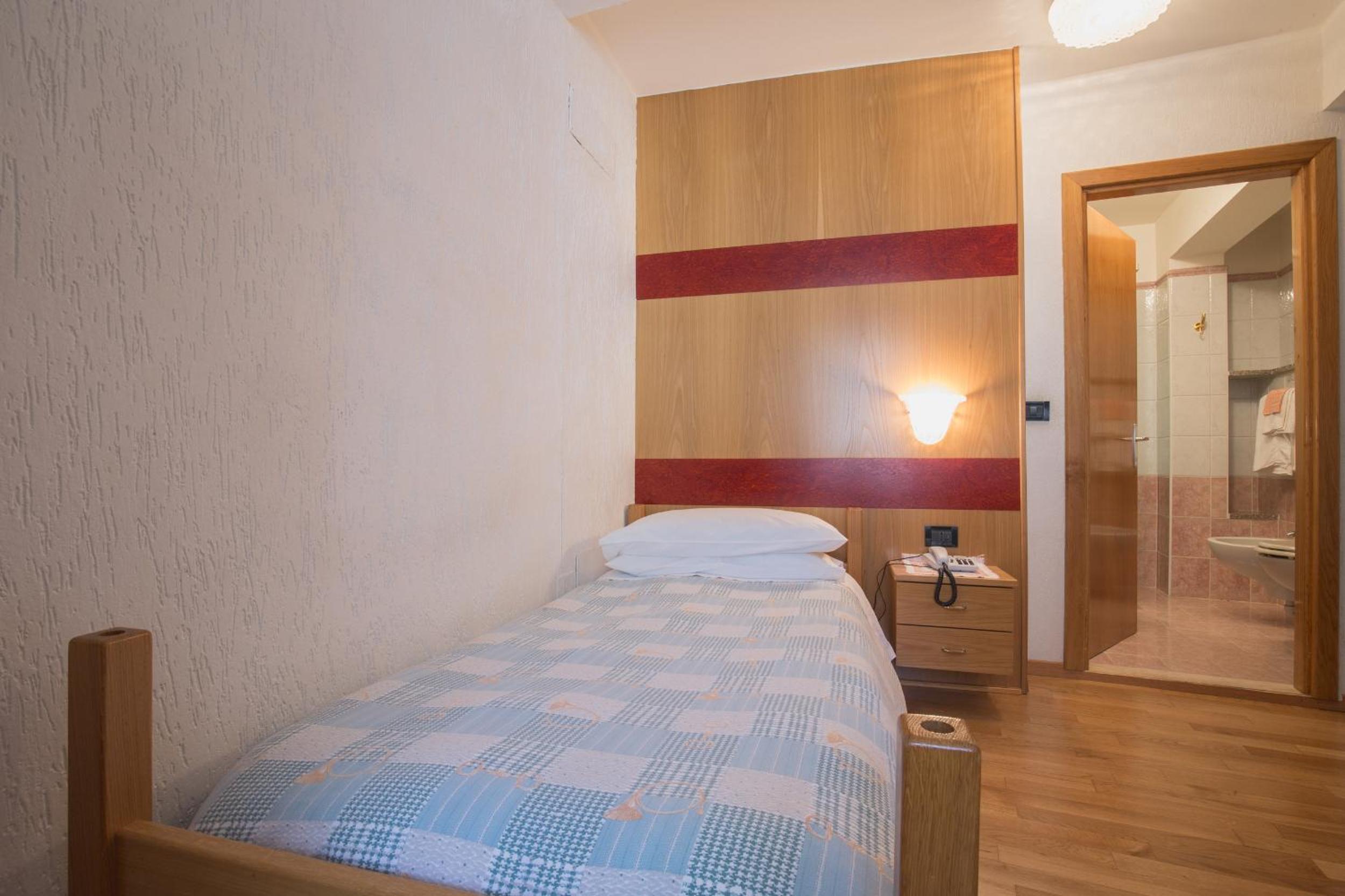 Single Room photo 2