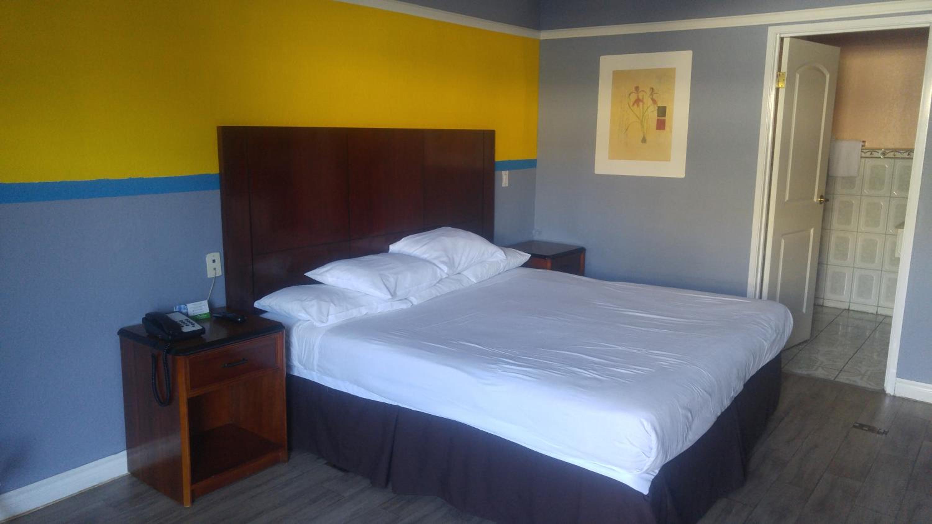 Standard King Room - Photo 3