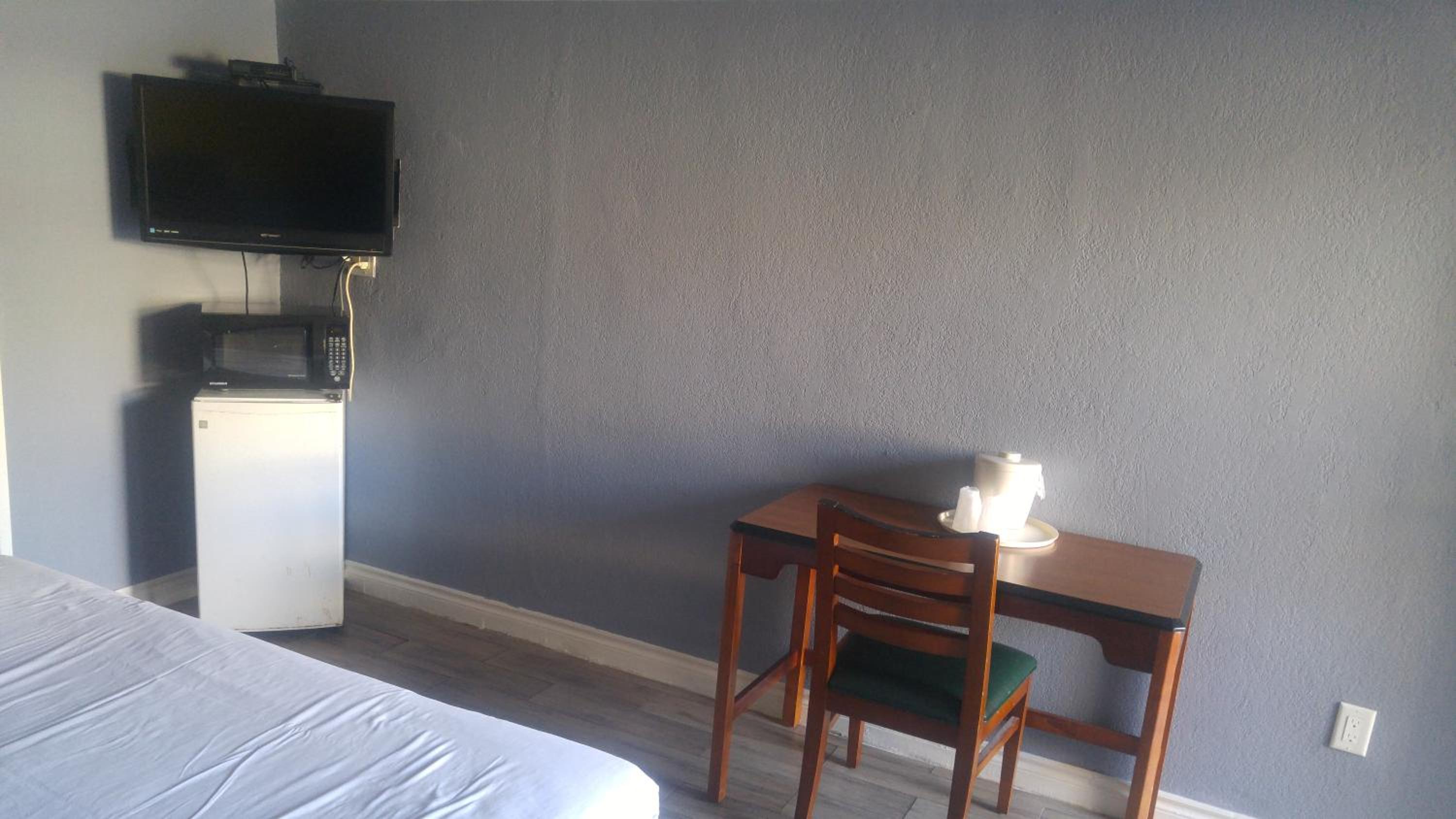 Standard King Room - Photo 2