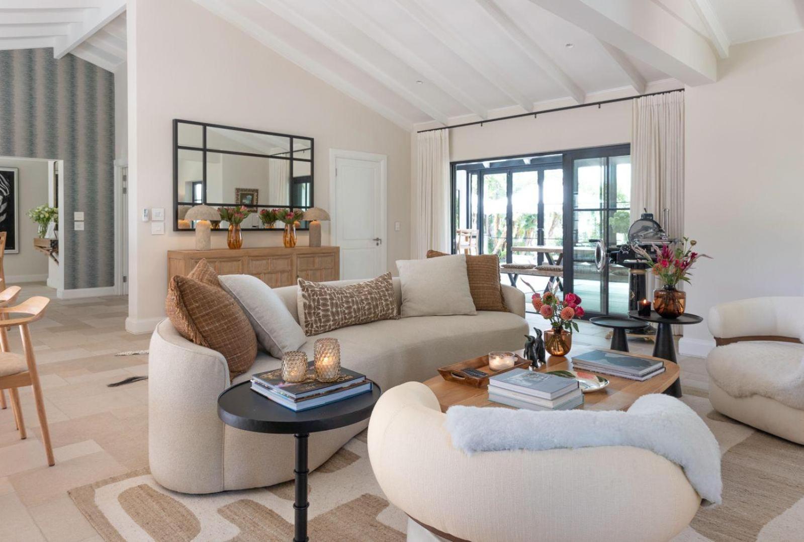 Villa photo 2
