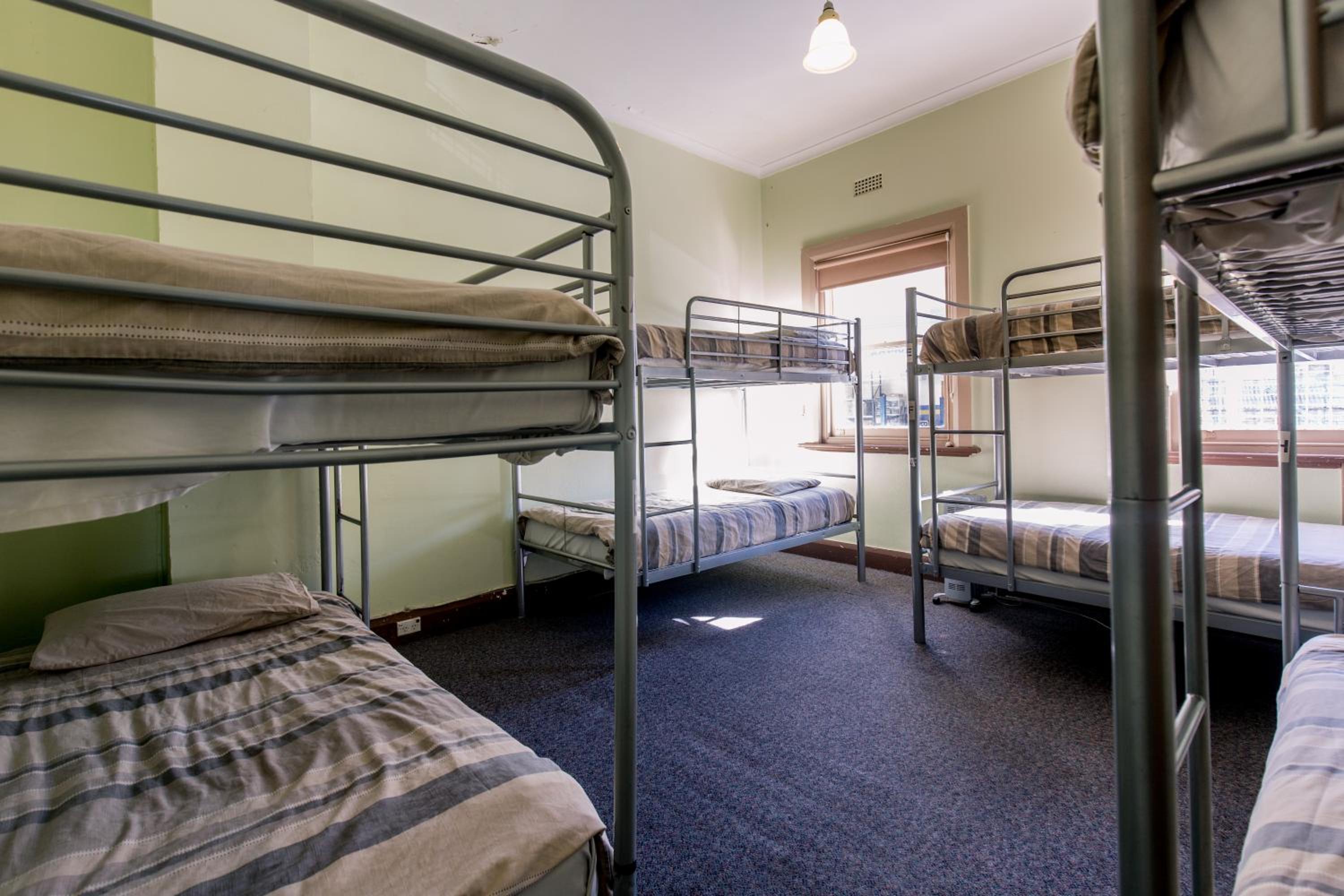 Bed in 14-Bed Mixed Dormitory Room photo 1
