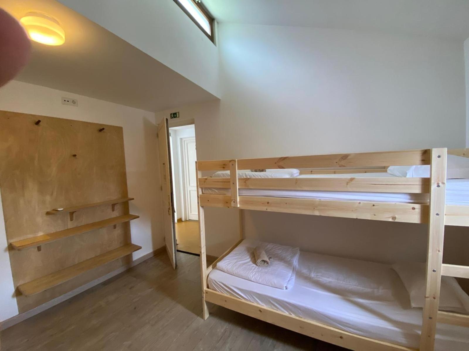 Bed in 6-Bed Mixed Dormitory Room photo 2