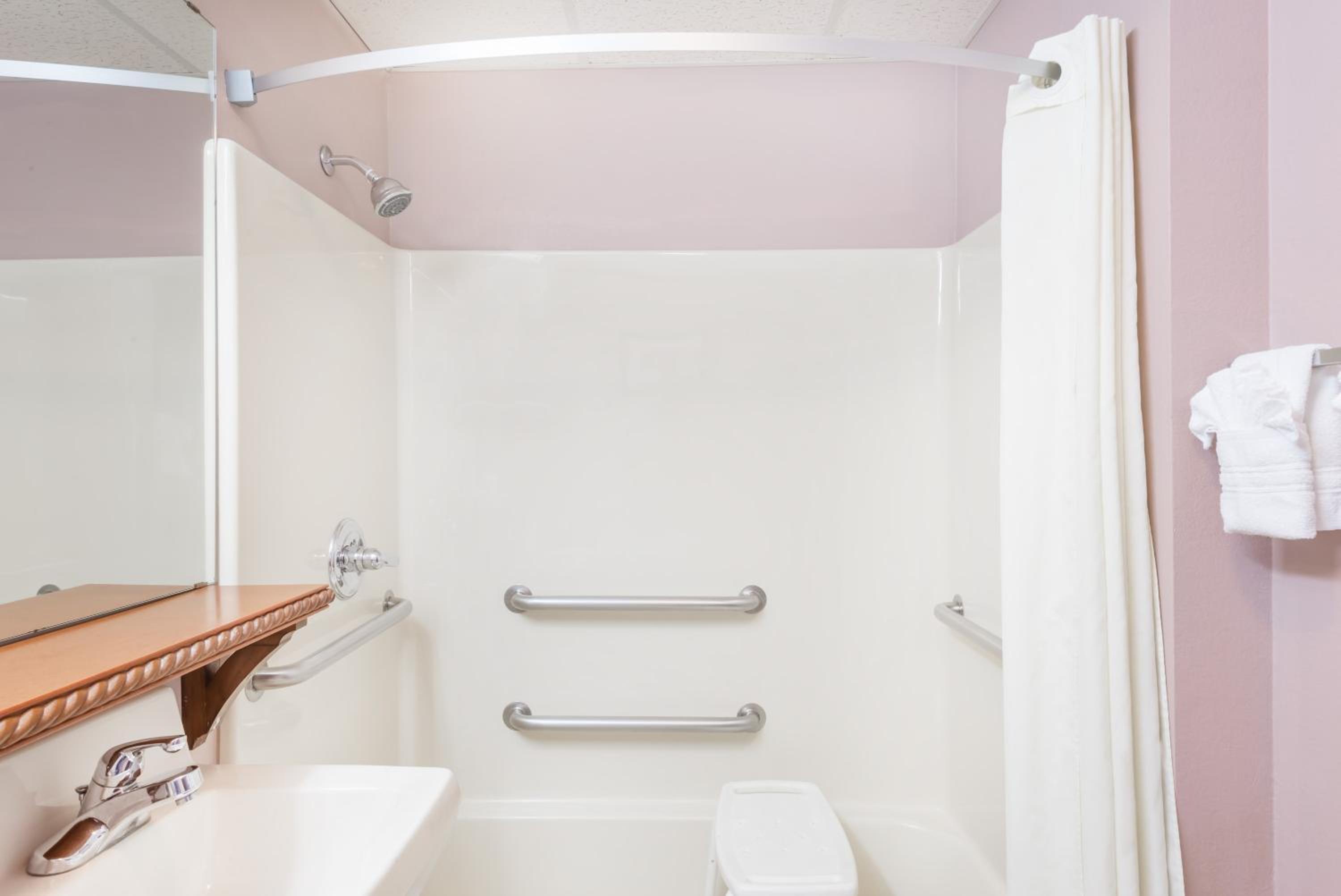 King Room - Mobility Access/Non-Smoking - Photo 7