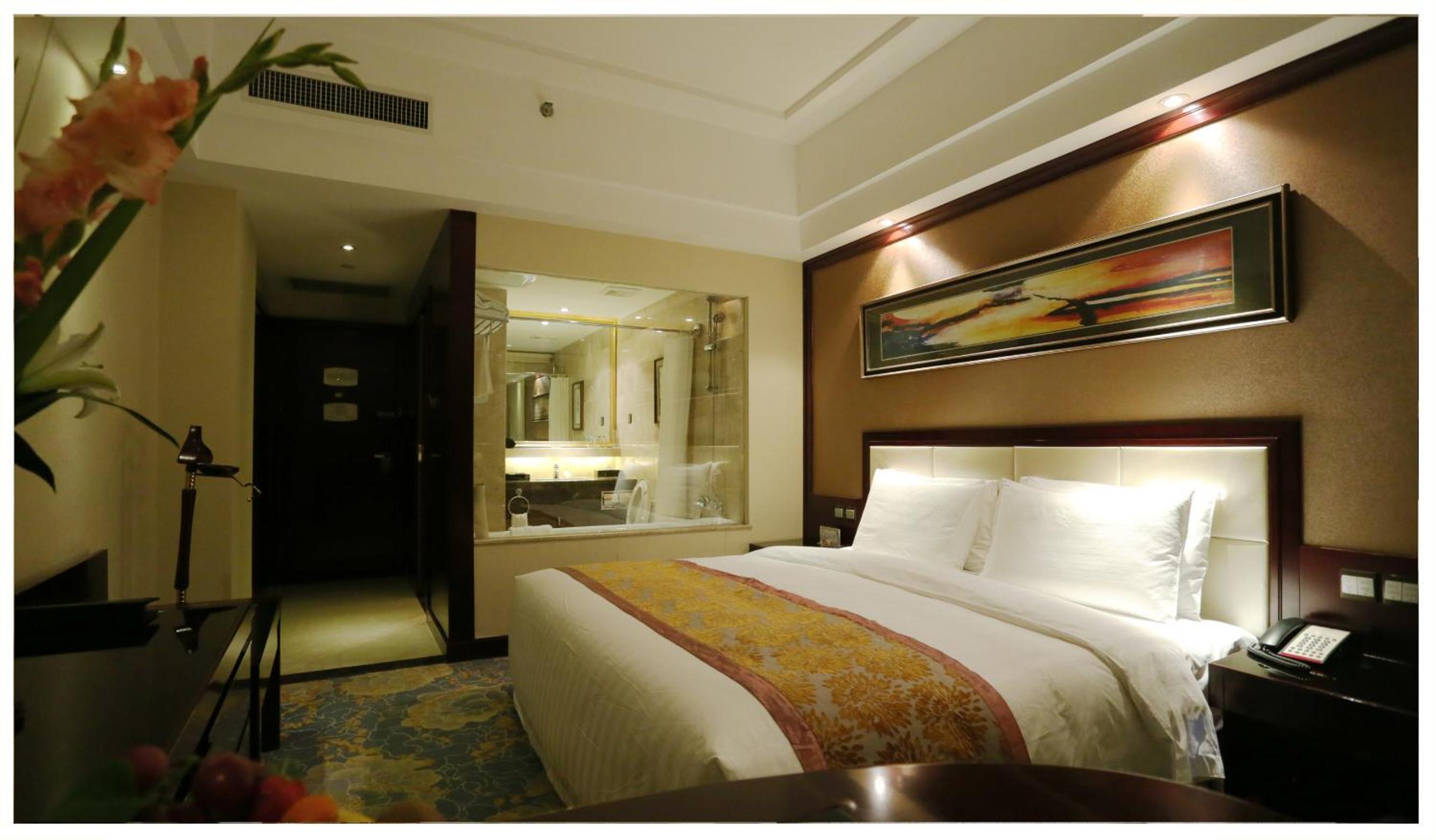 Deluxe King Room - Photo 2