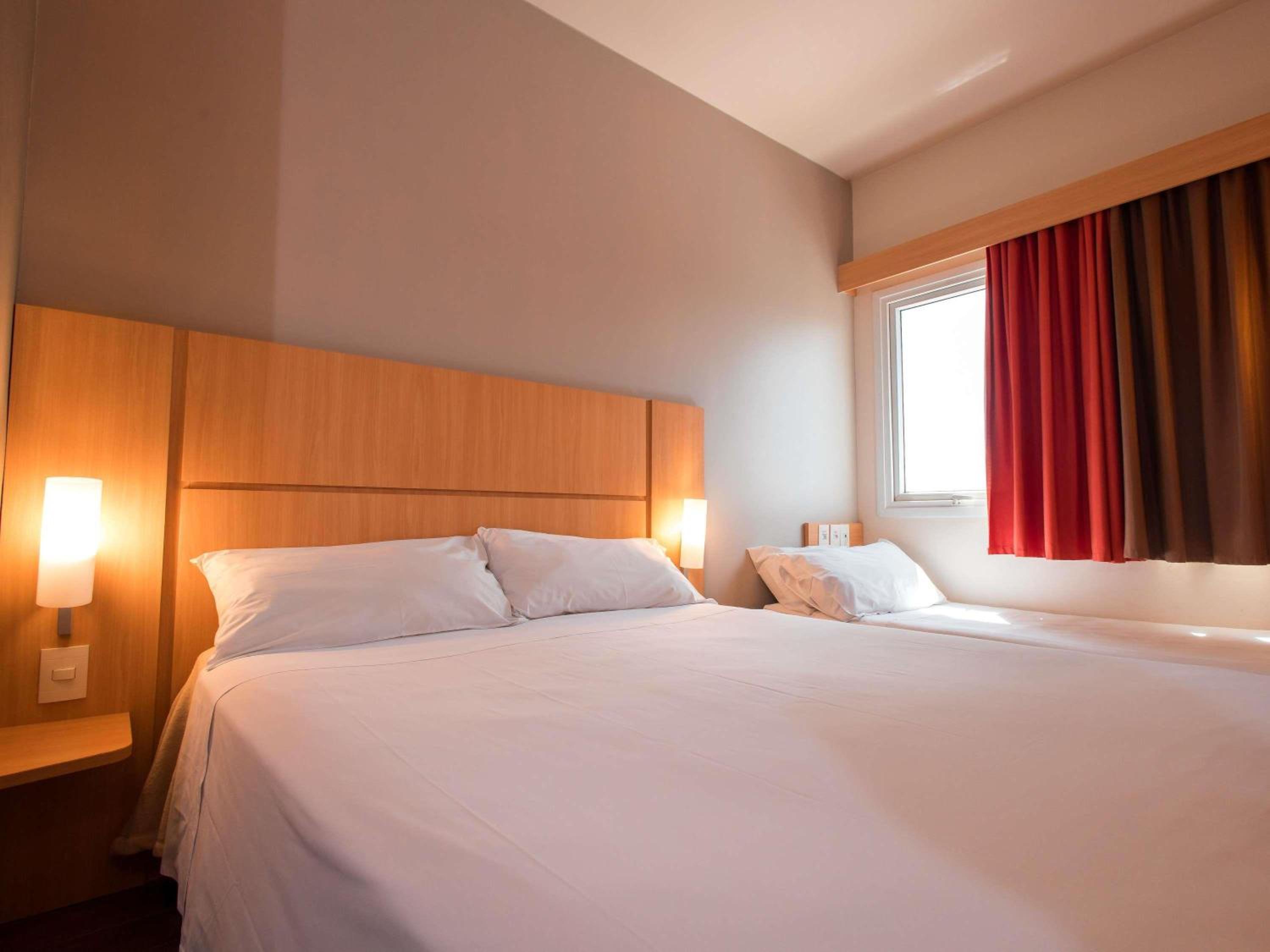 Standard Room with One Double Bed and One Single Bed