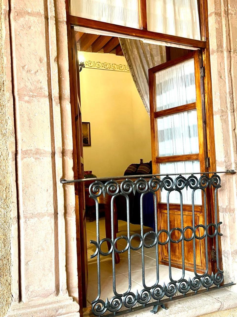 Deluxe Double Room with Balcony photo 2