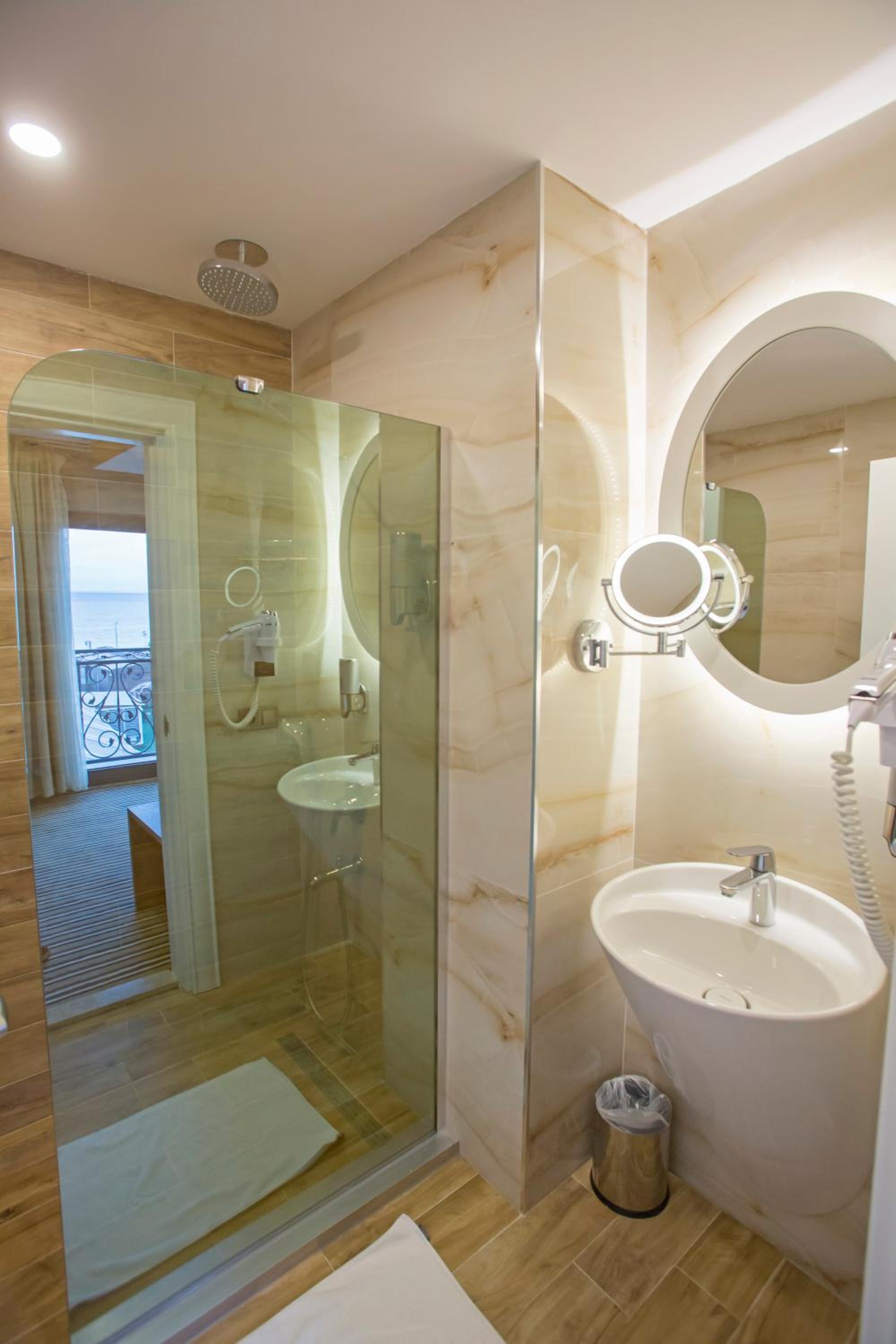 Deluxe Double Room with Sea View photo 3