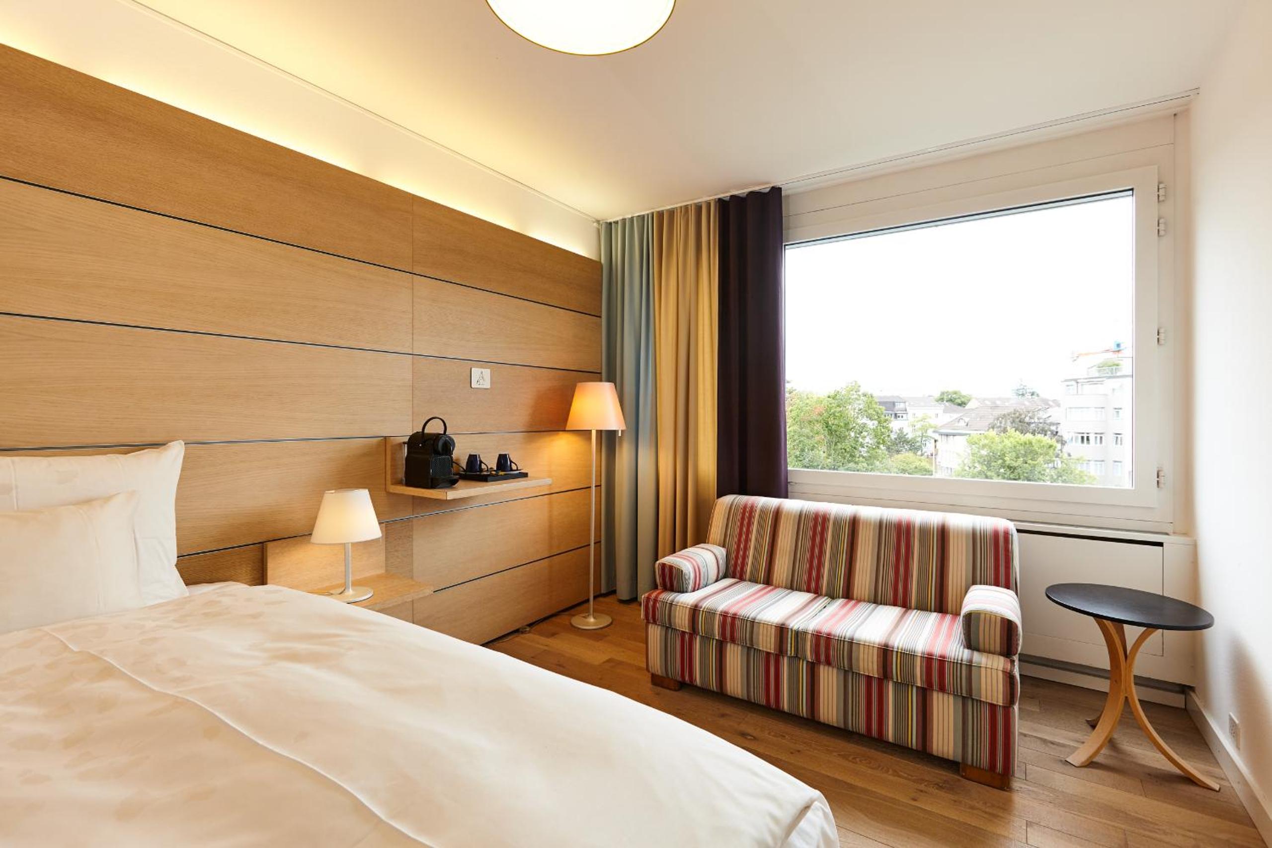 Large Double Room - Photo 3