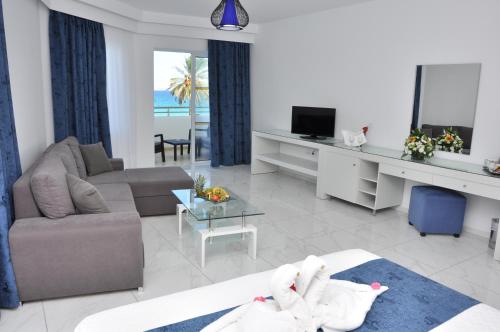 Junior Suite (2 Adults + 2 Children) photo 2