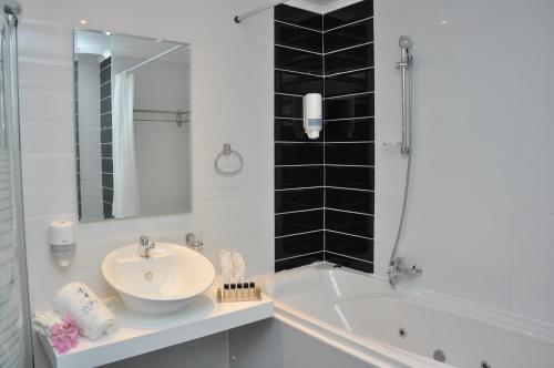 Superior Double or Twin Room photo 1