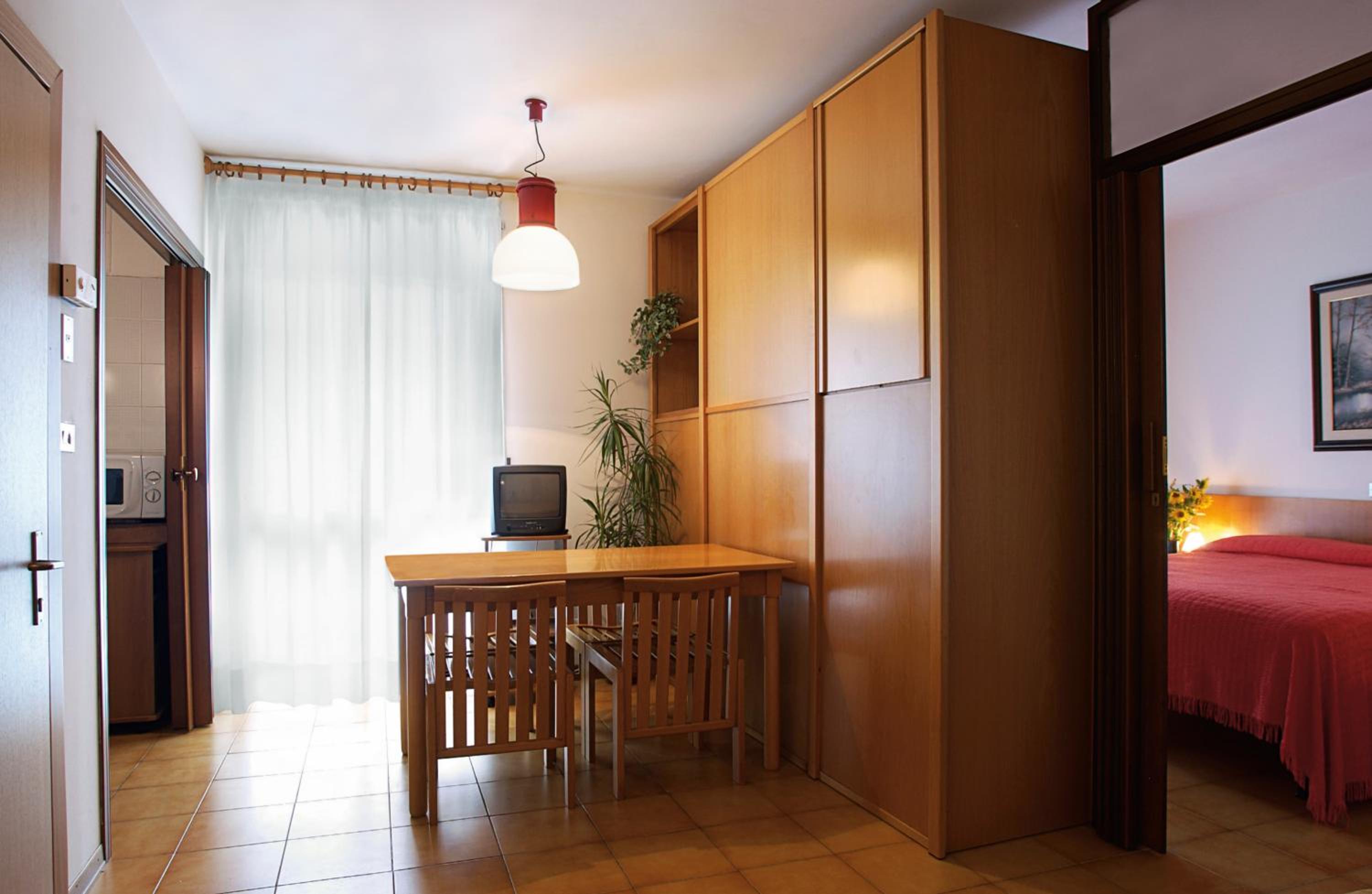 One-Bedroom Apartment photo 1