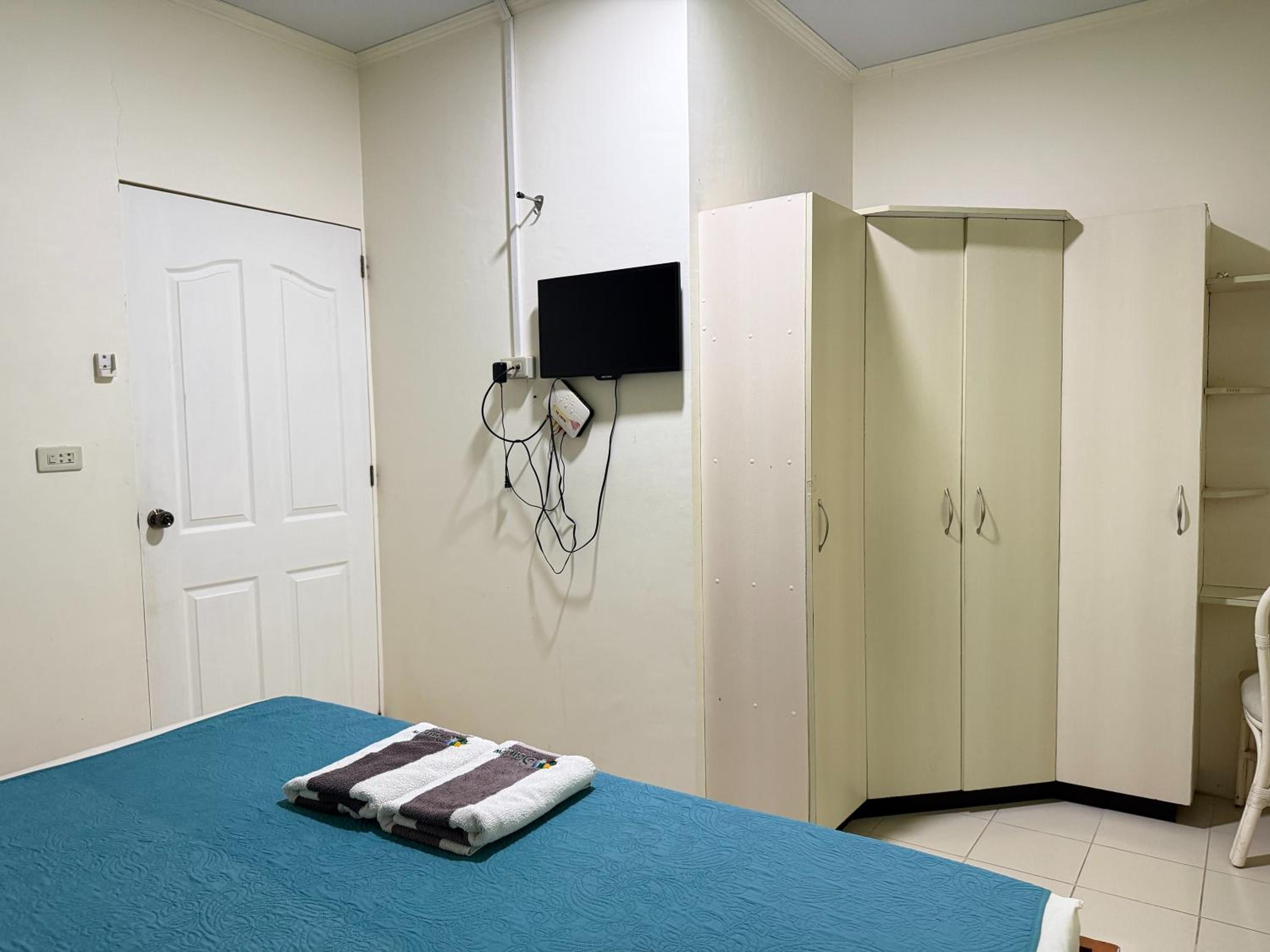 Three-Bedroom Suite photo 2