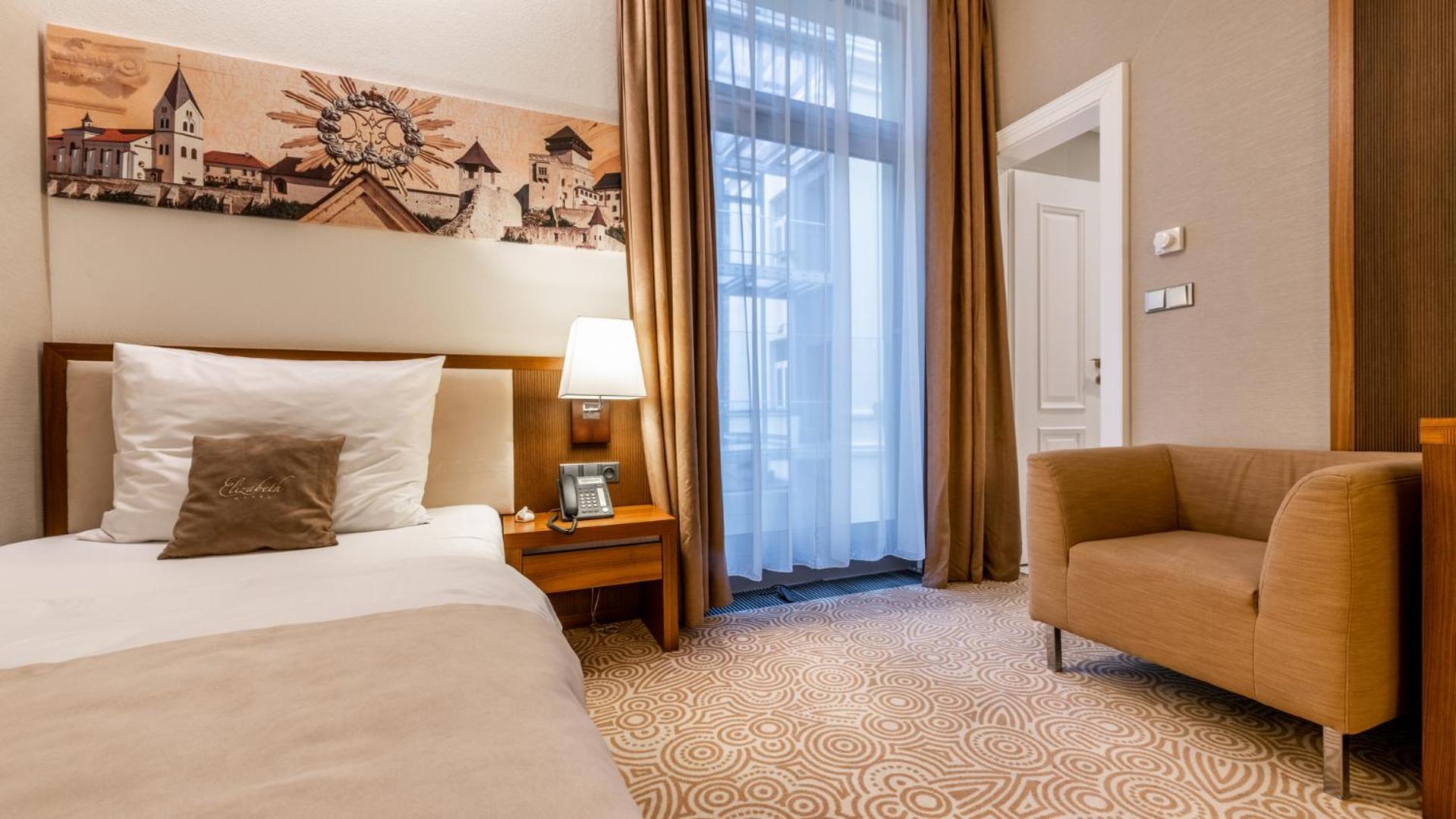 Superior Single Room with Lobby View photo 2