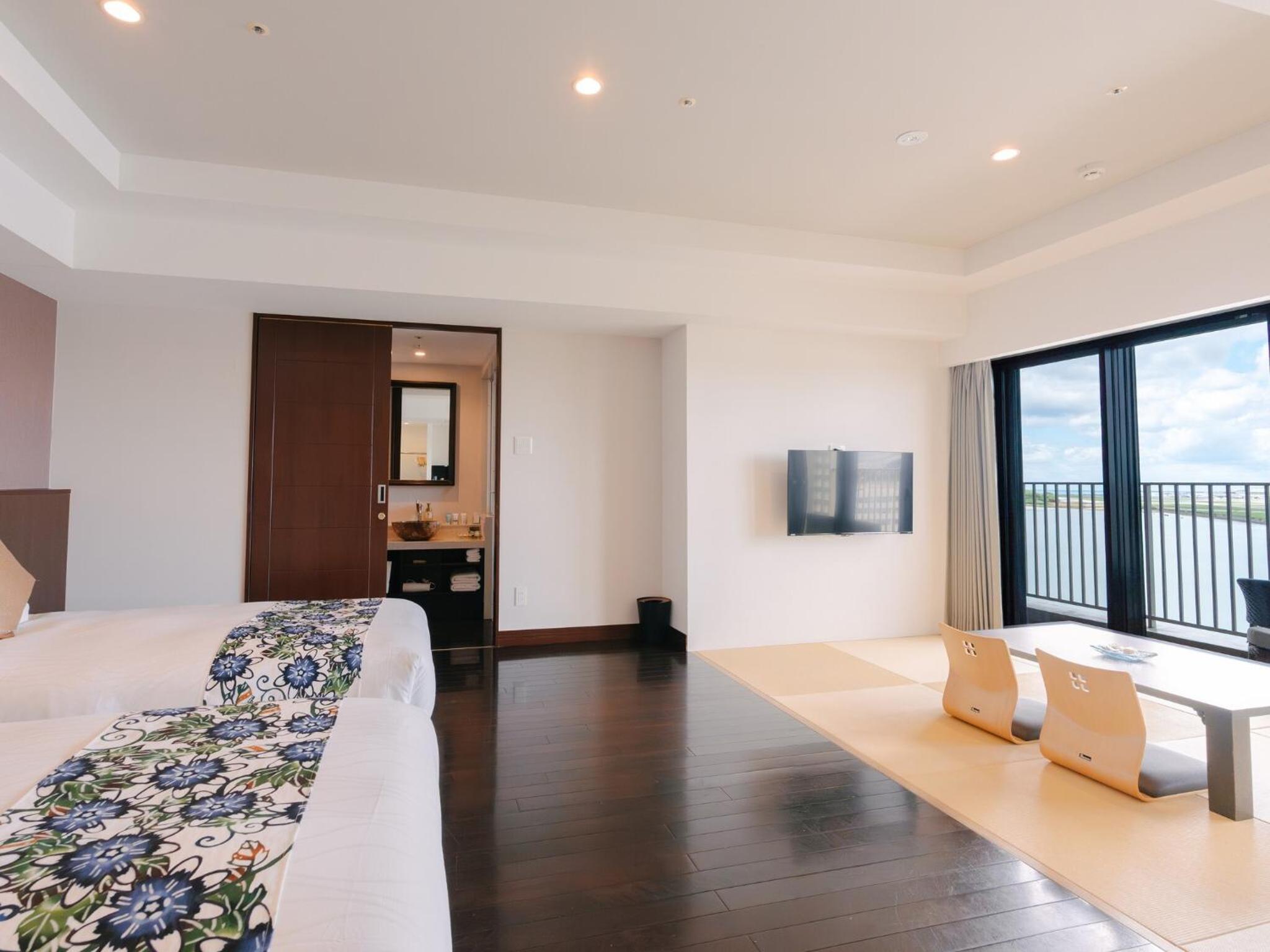 Open-air Onsen bath / Corner Deluxe Twin Room with Tatami Area / Airport View