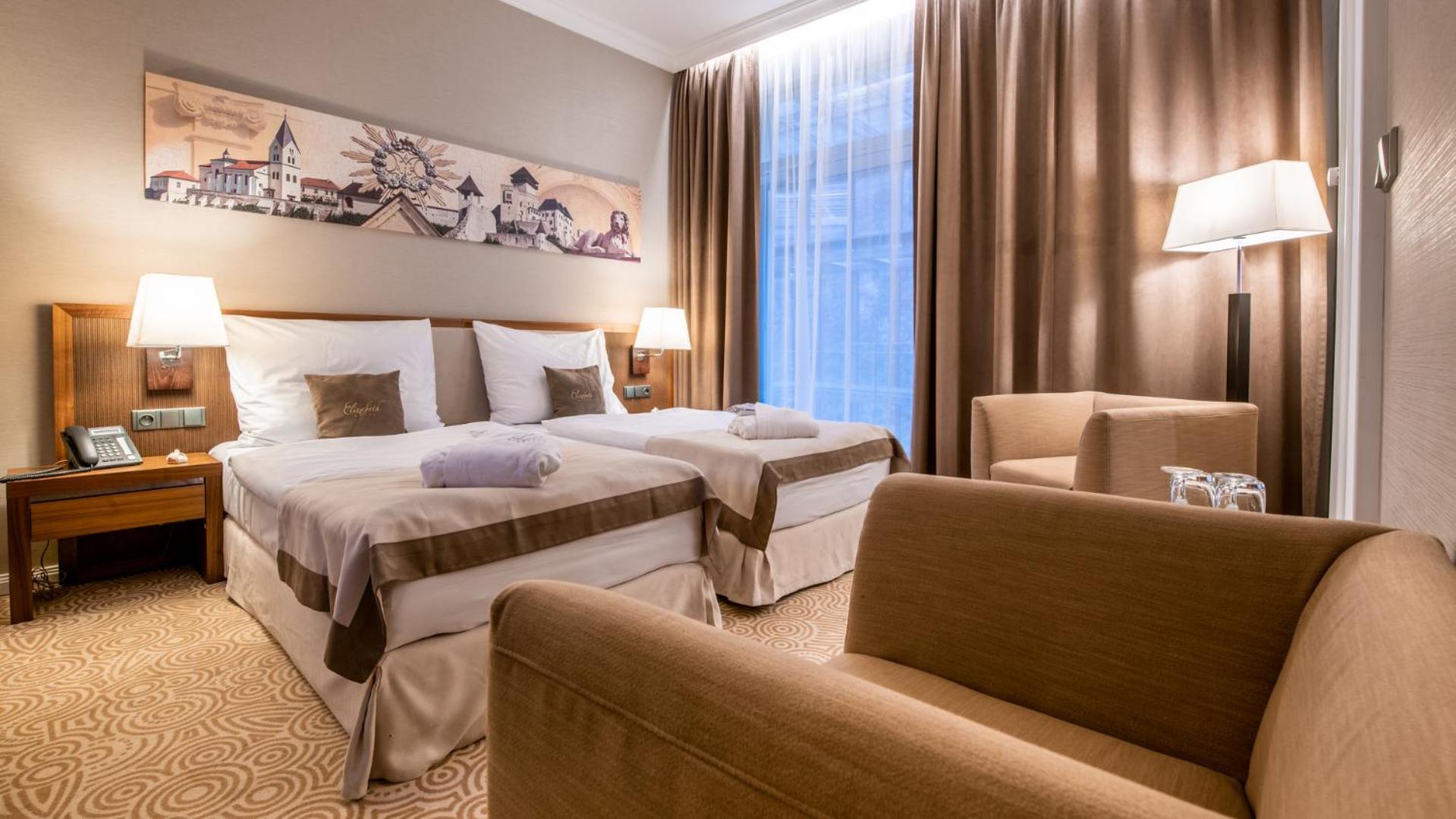 Superior Double Room with Lobby View photo 2