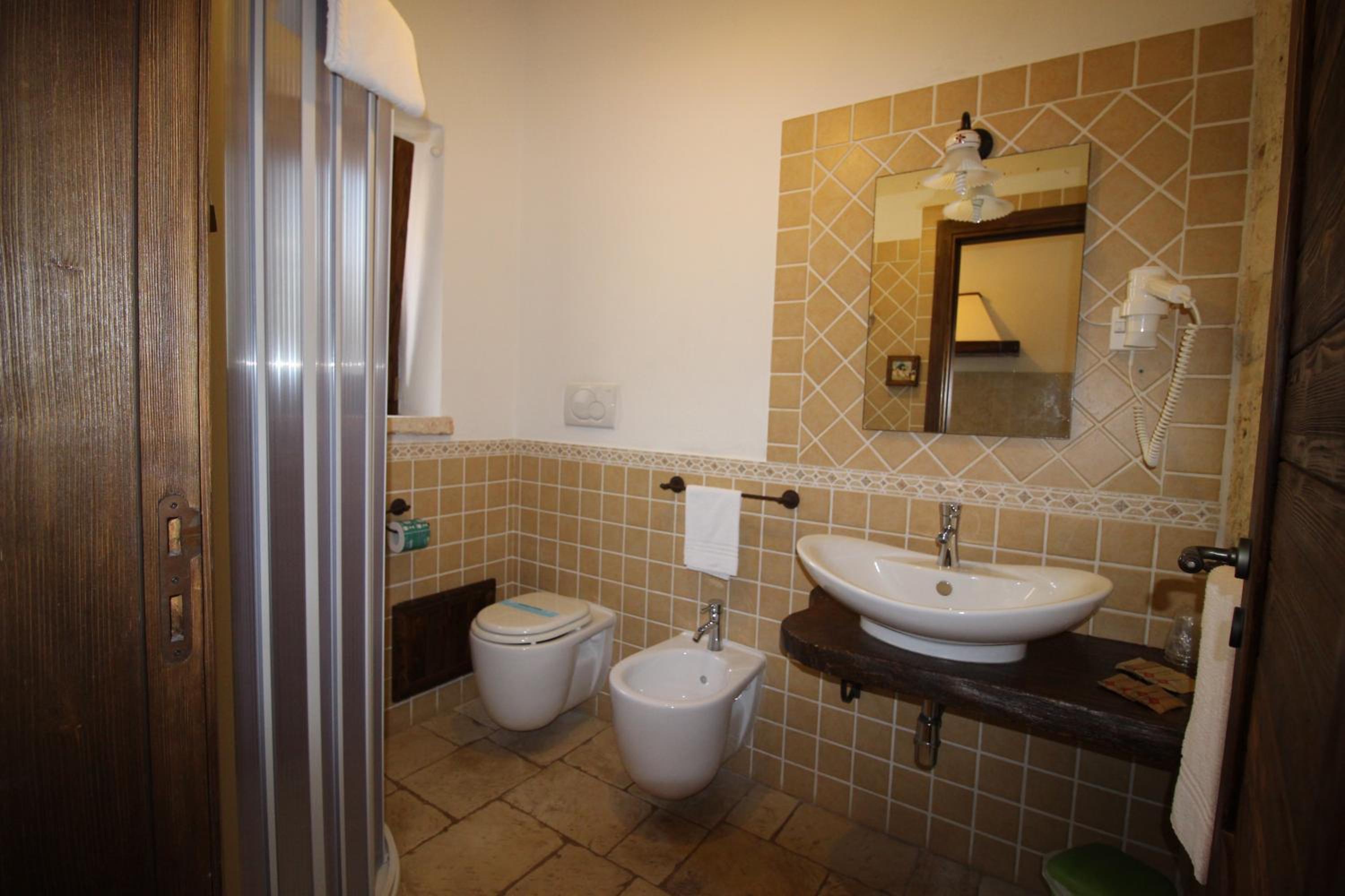 Double Room with Spa Bath photo 3