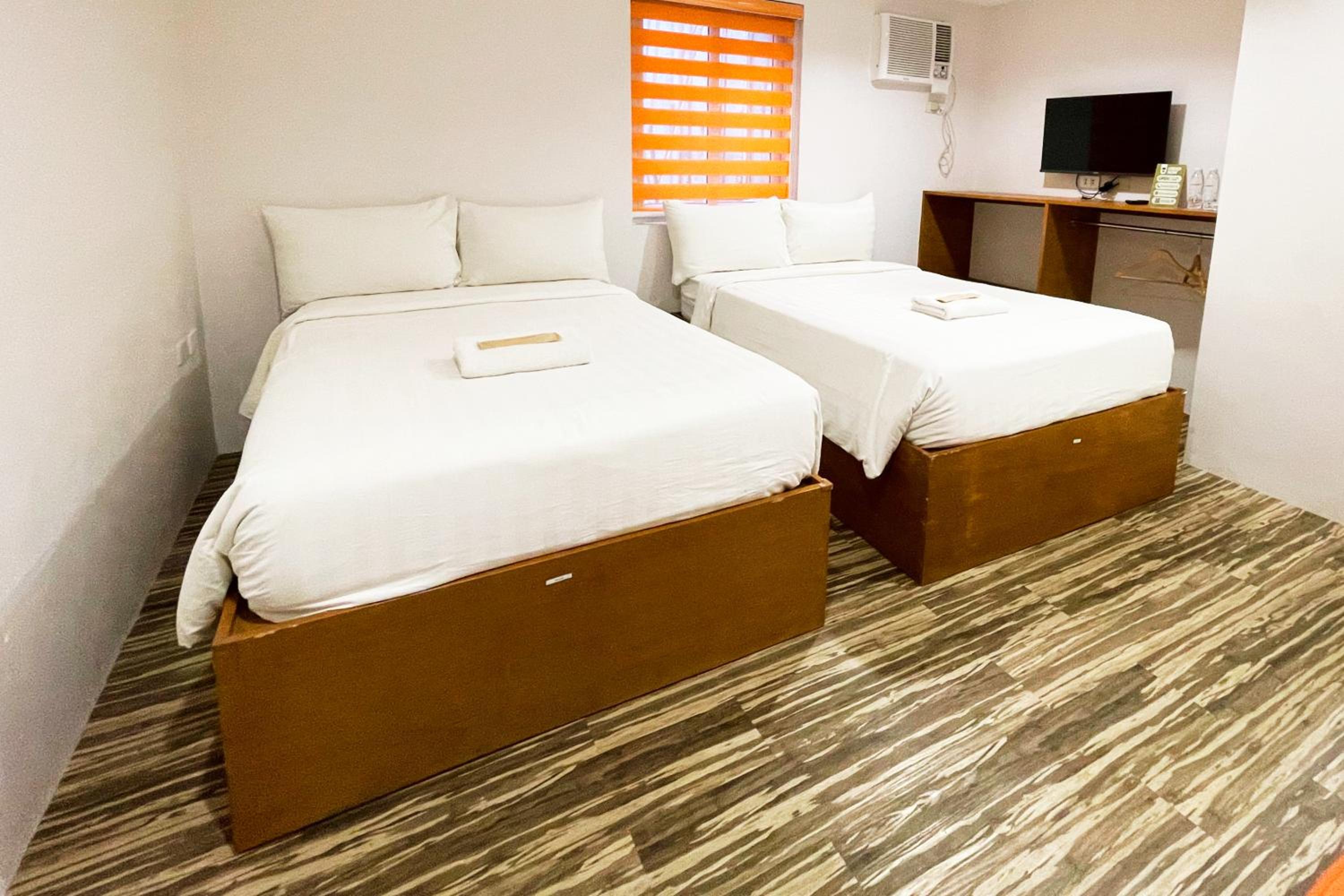 Deluxe Double Room - Photo 11