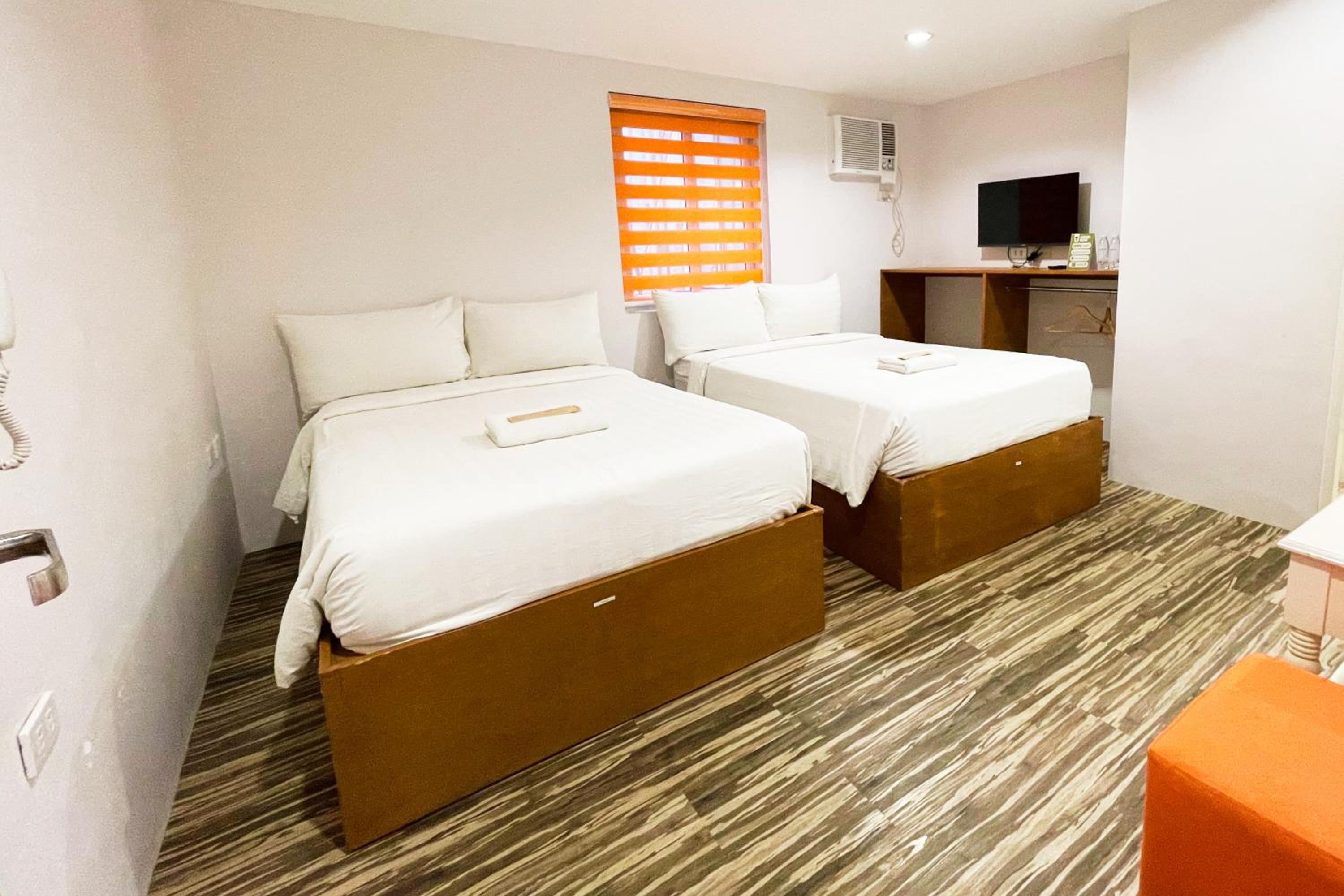 Deluxe Double Room - Photo 8