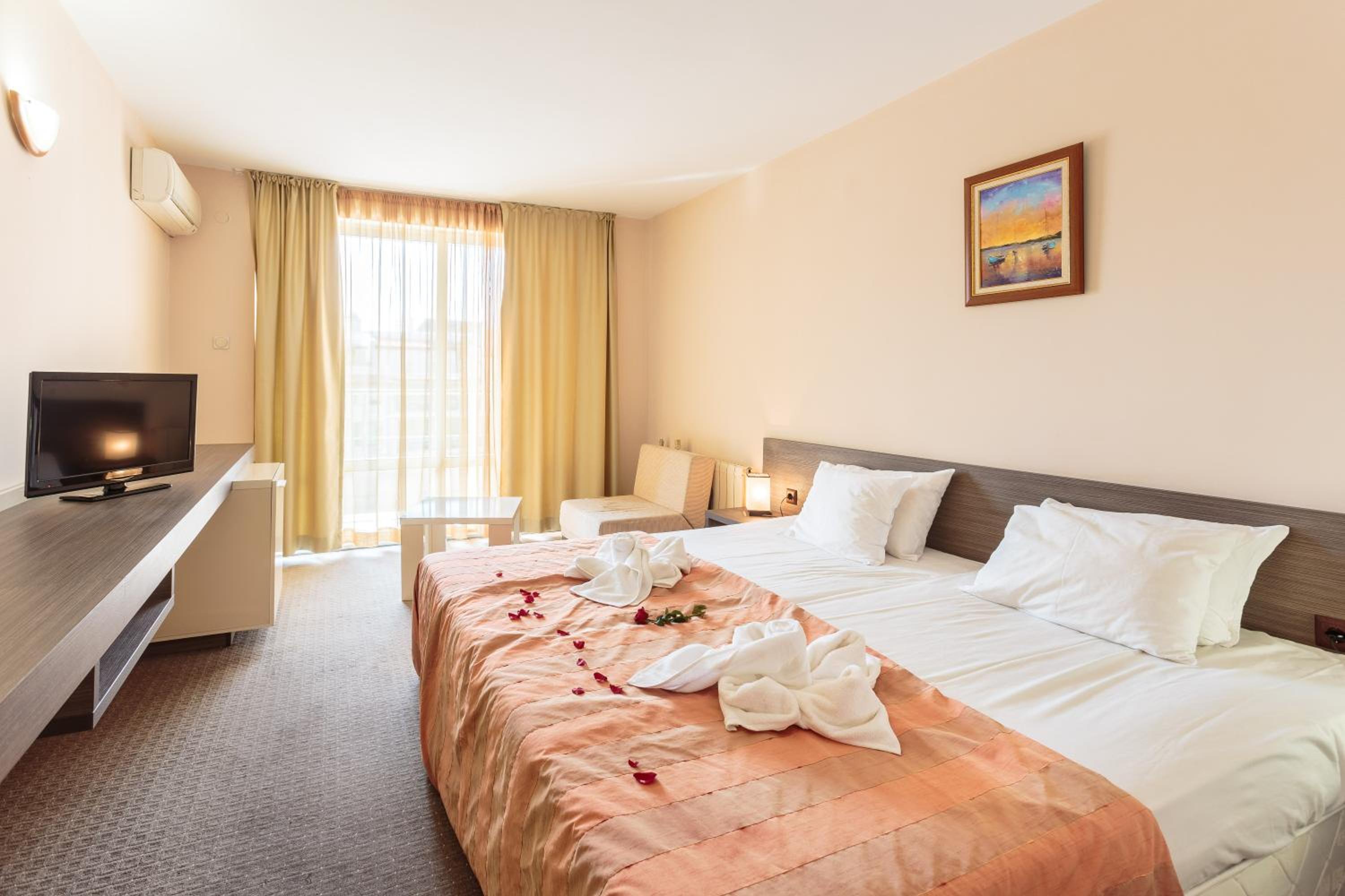 Double or Twin Room - Photo 4