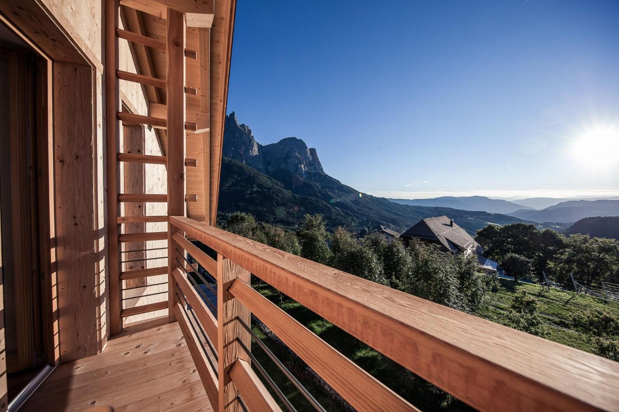 Deluxe Double Room with Balcony - Photo 2