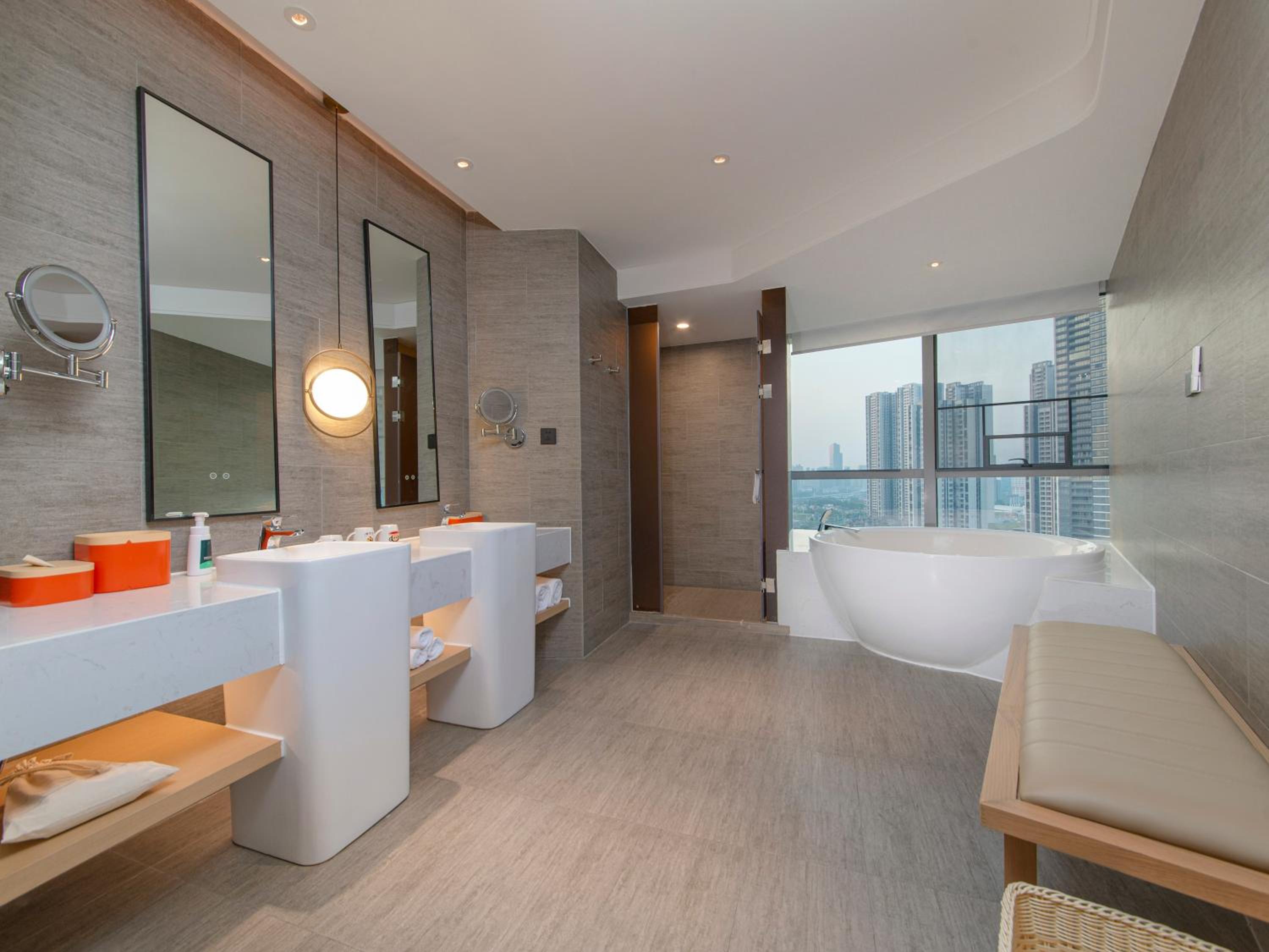 Jimu Family Room Room with Bathtub photo 1