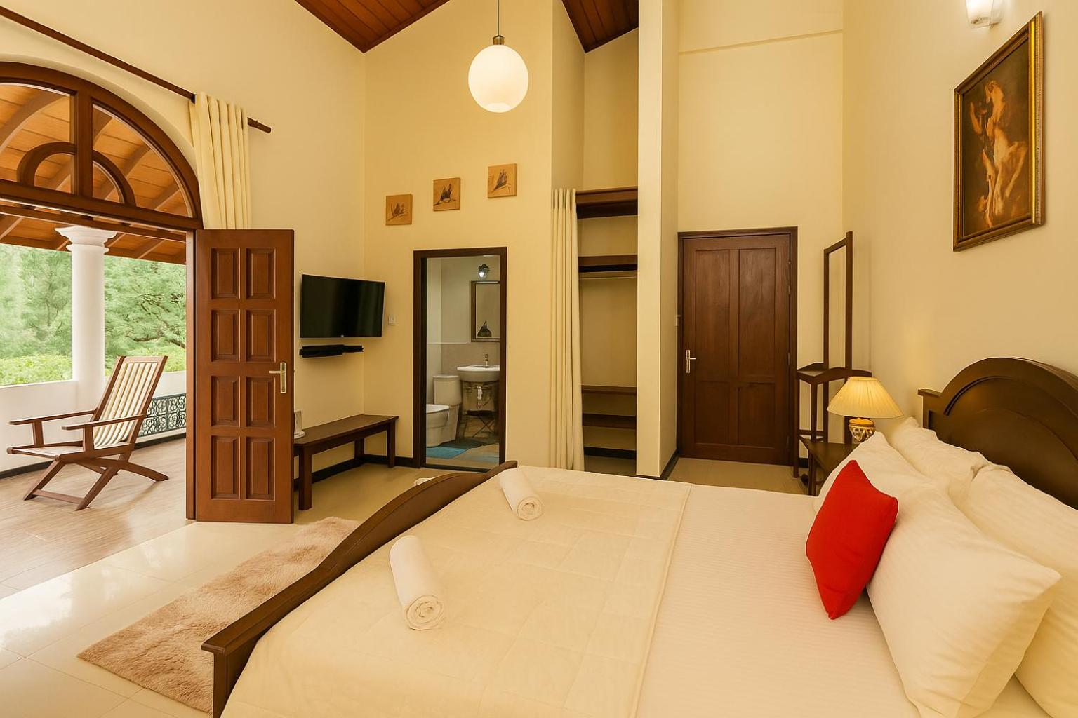 Deluxe Double Room with Balcony photo 3