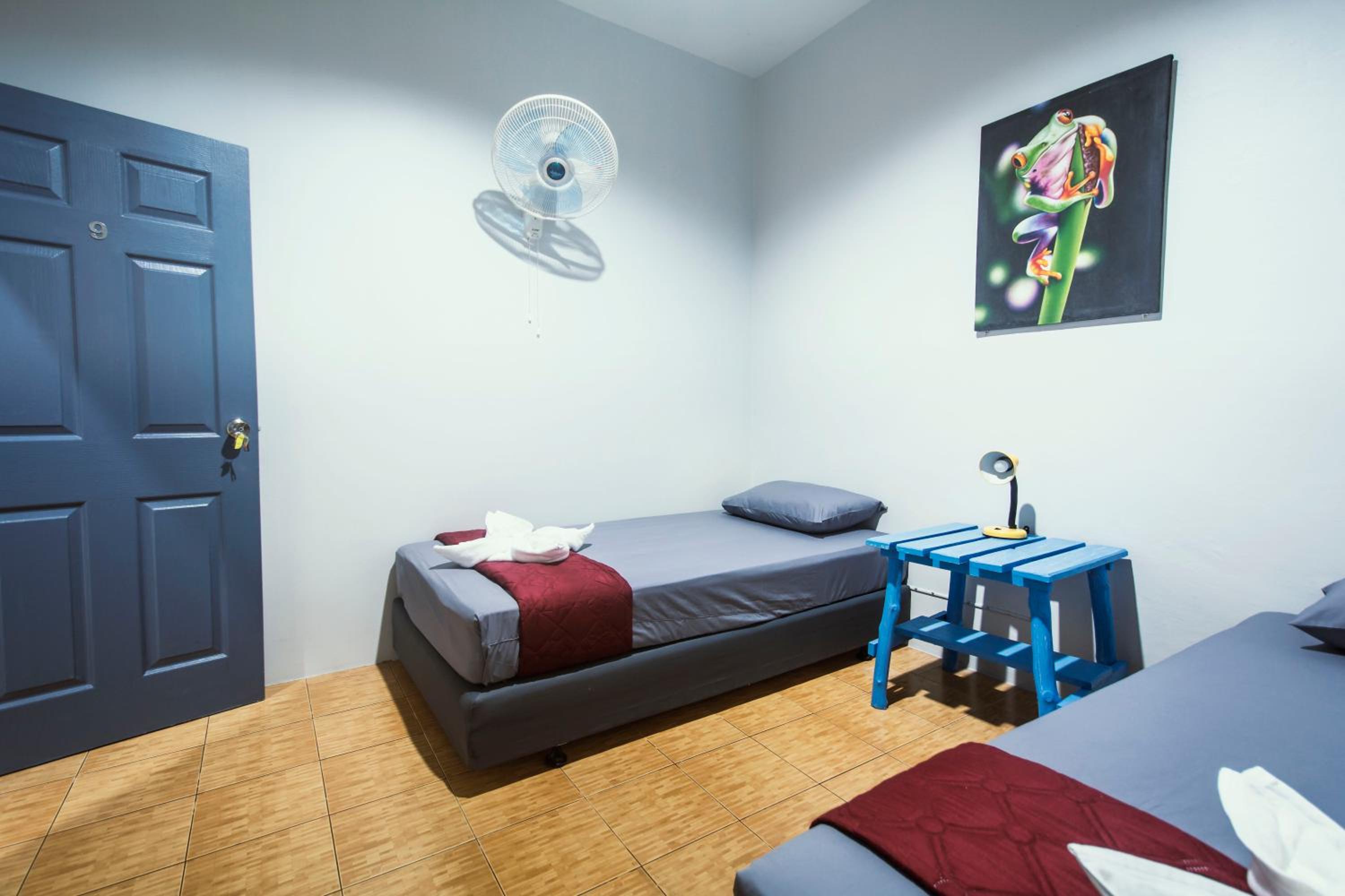 Standard Twin Room With Fan Only photo 1