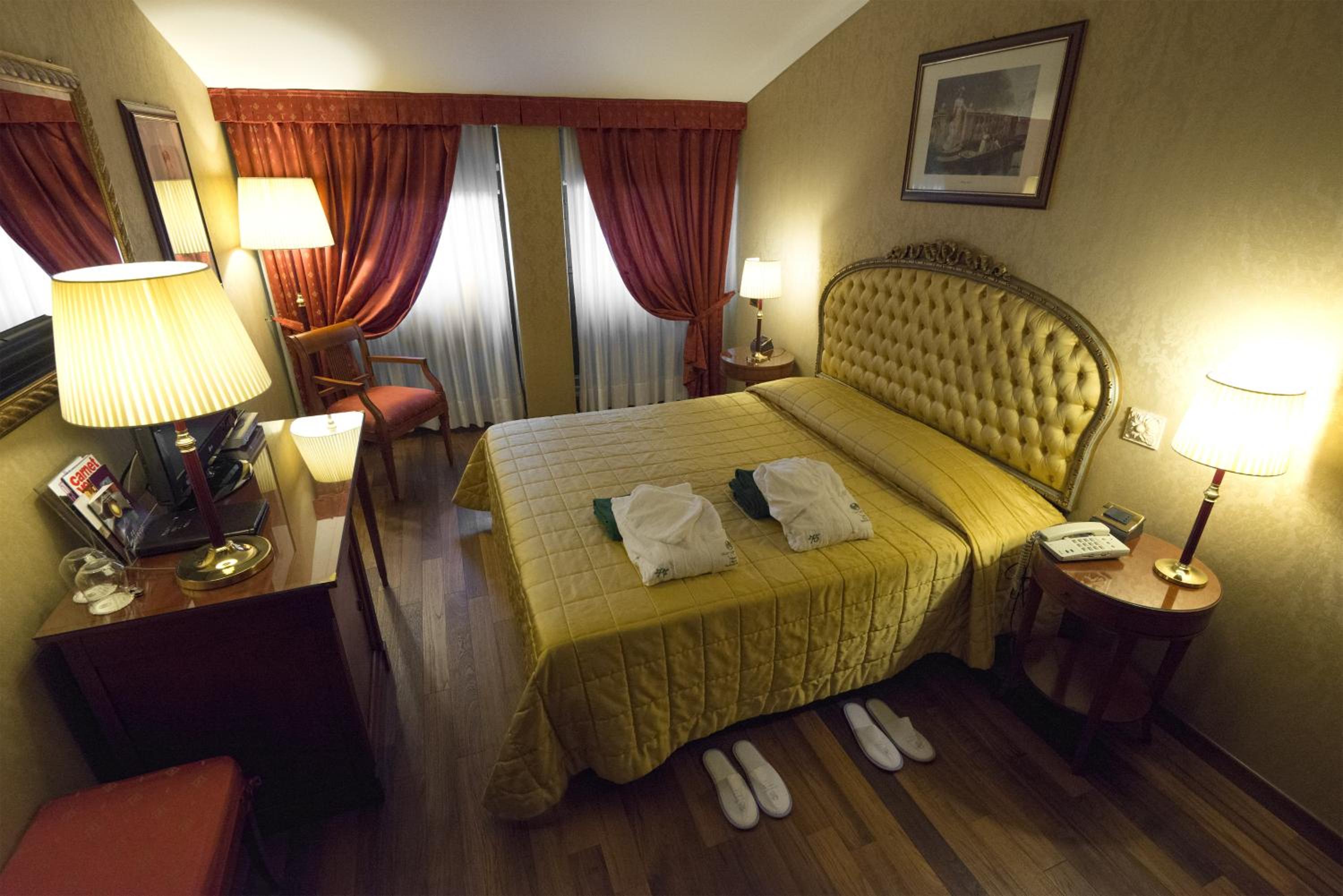 Deluxe Double or Twin Room - Photo 15
