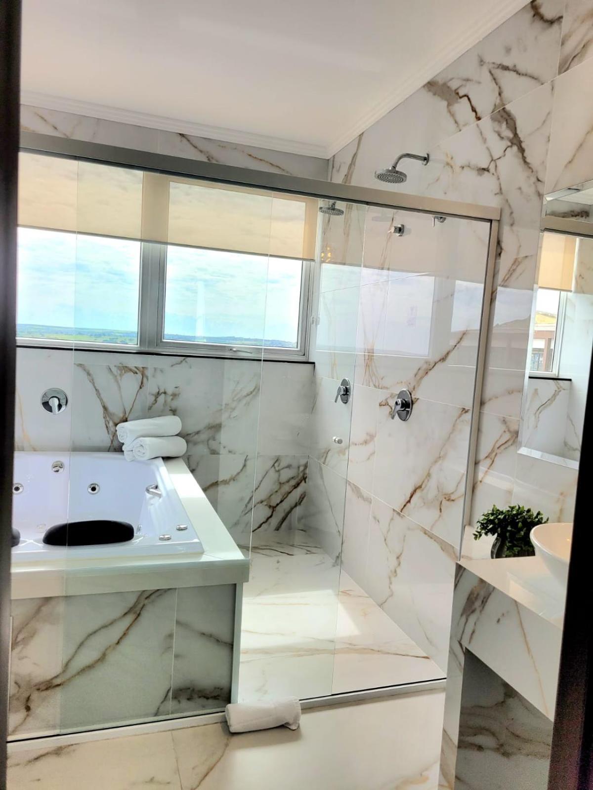 Suite with Hot Tub