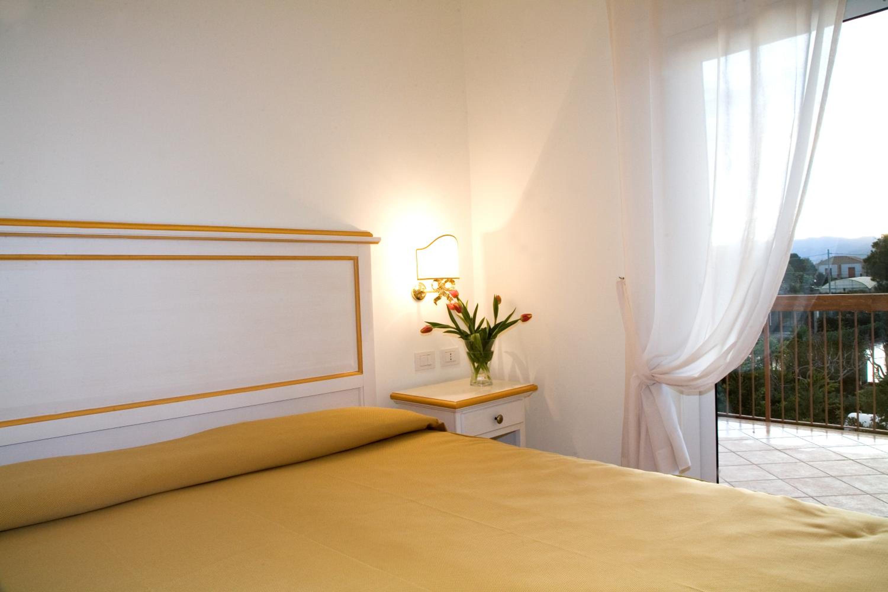 Two-Bedroom Deluxe Apartment with Balcony photo 1