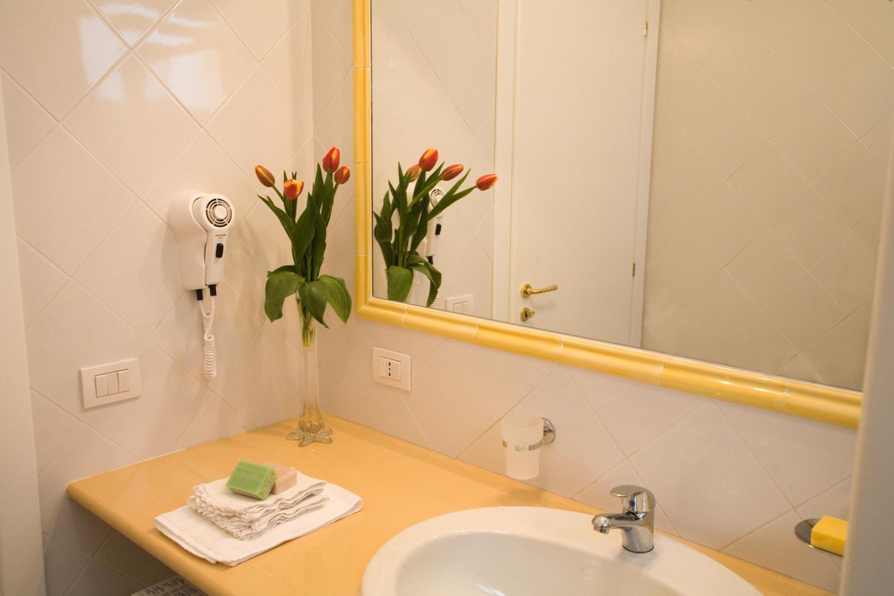 One-Bedroom Apartment - Photo 3