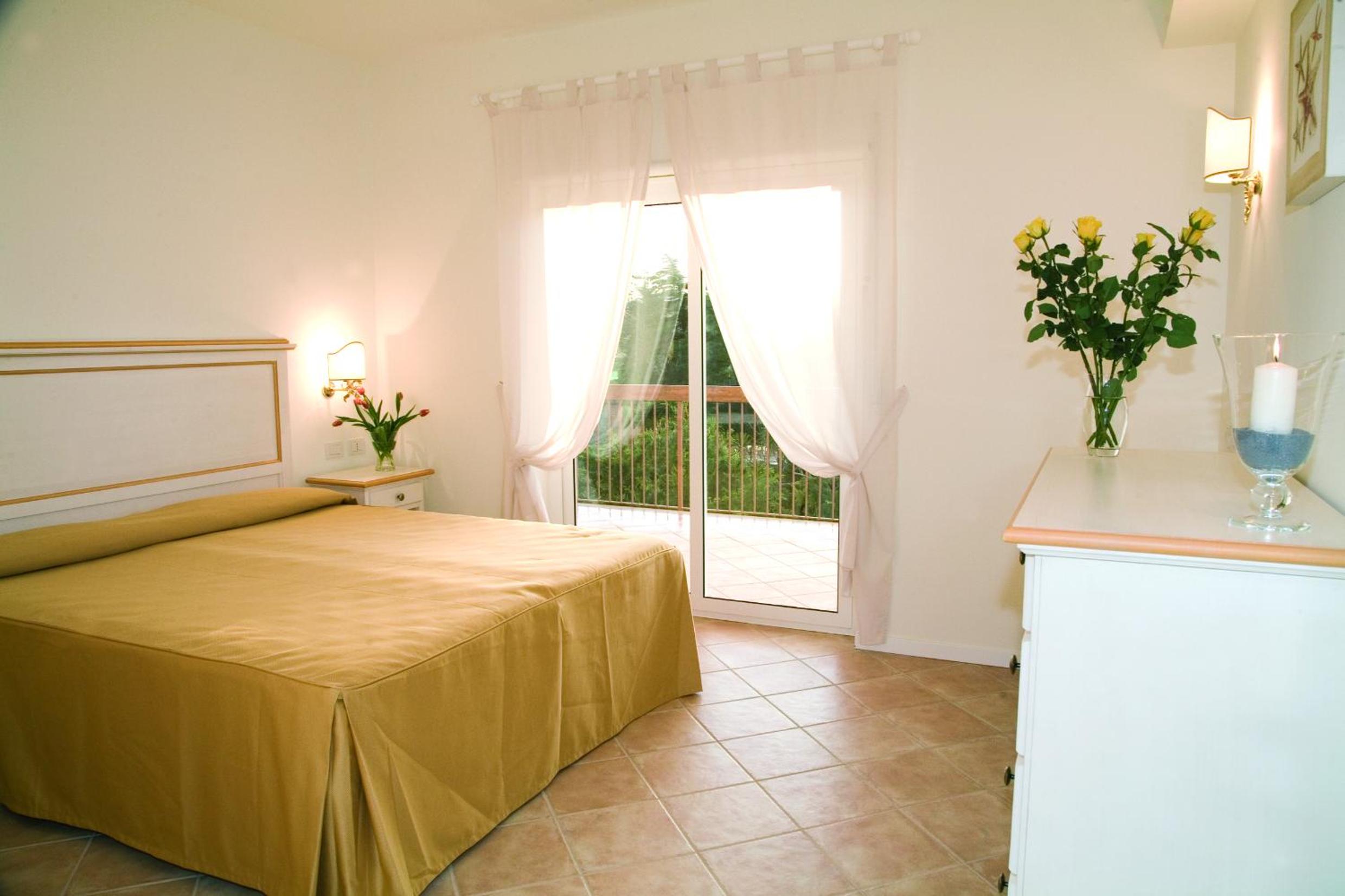 One-Bedroom Apartment - Photo 2