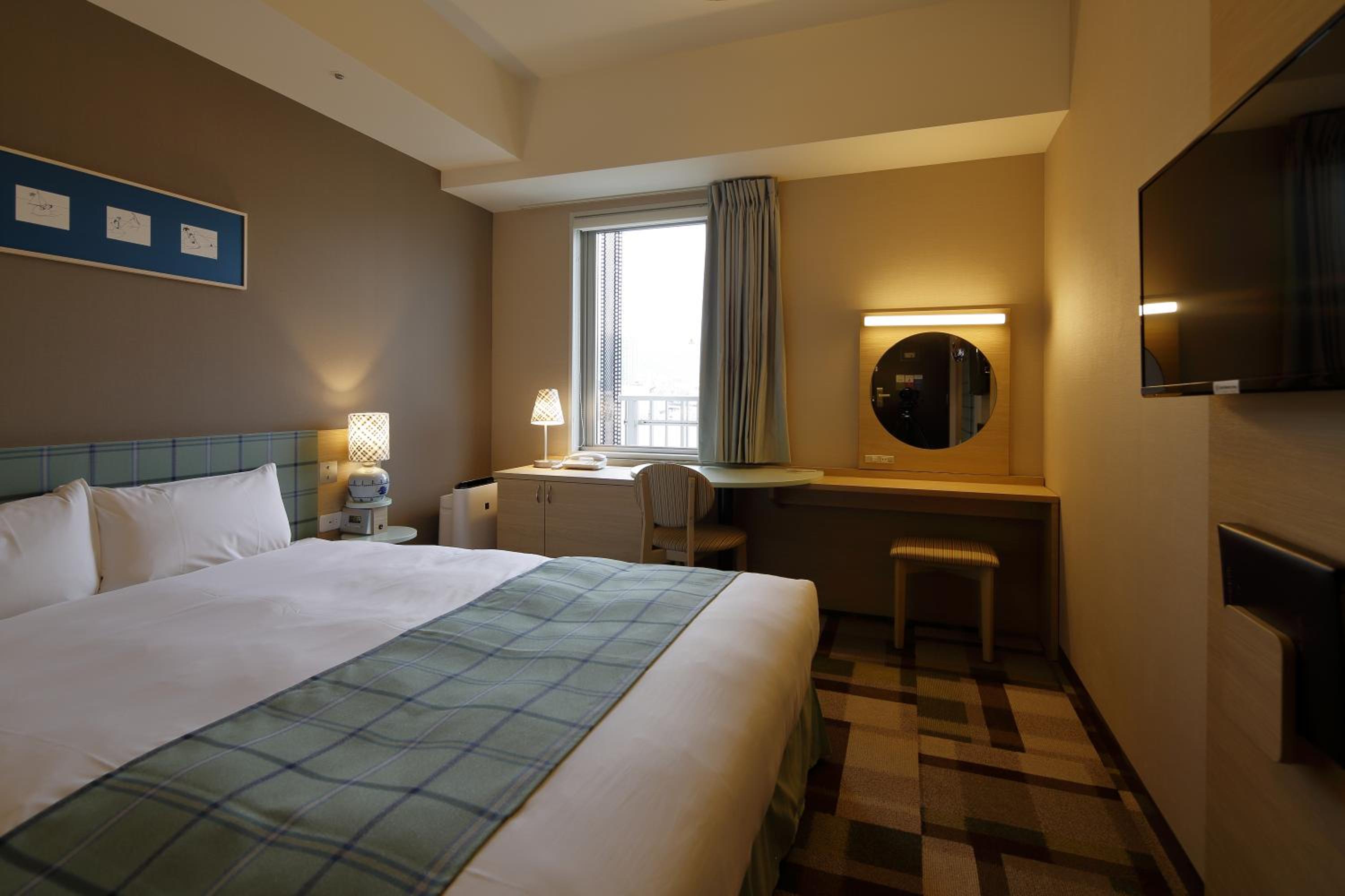 Moderate Double Room Single Use - Non-Smoking - Photo 11