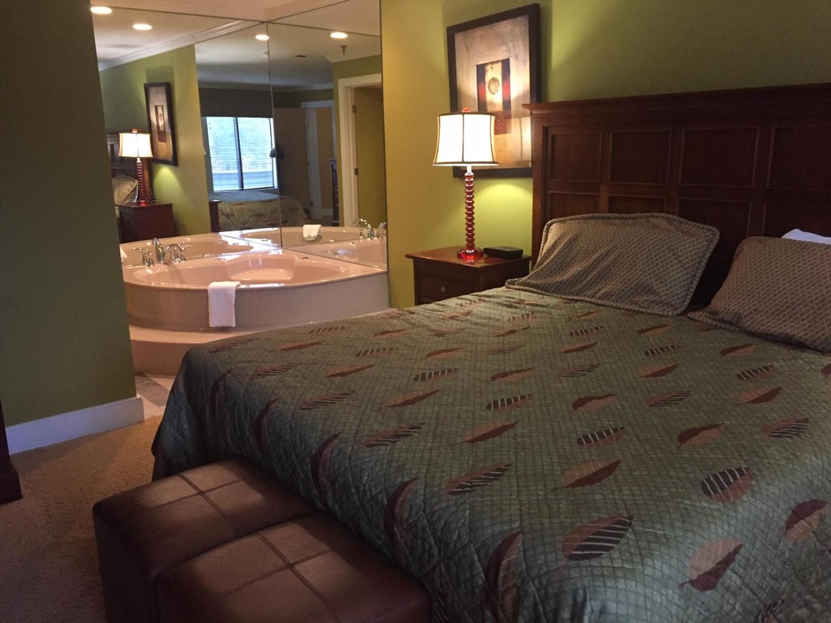 One-Bedroom Suite - Photo 3