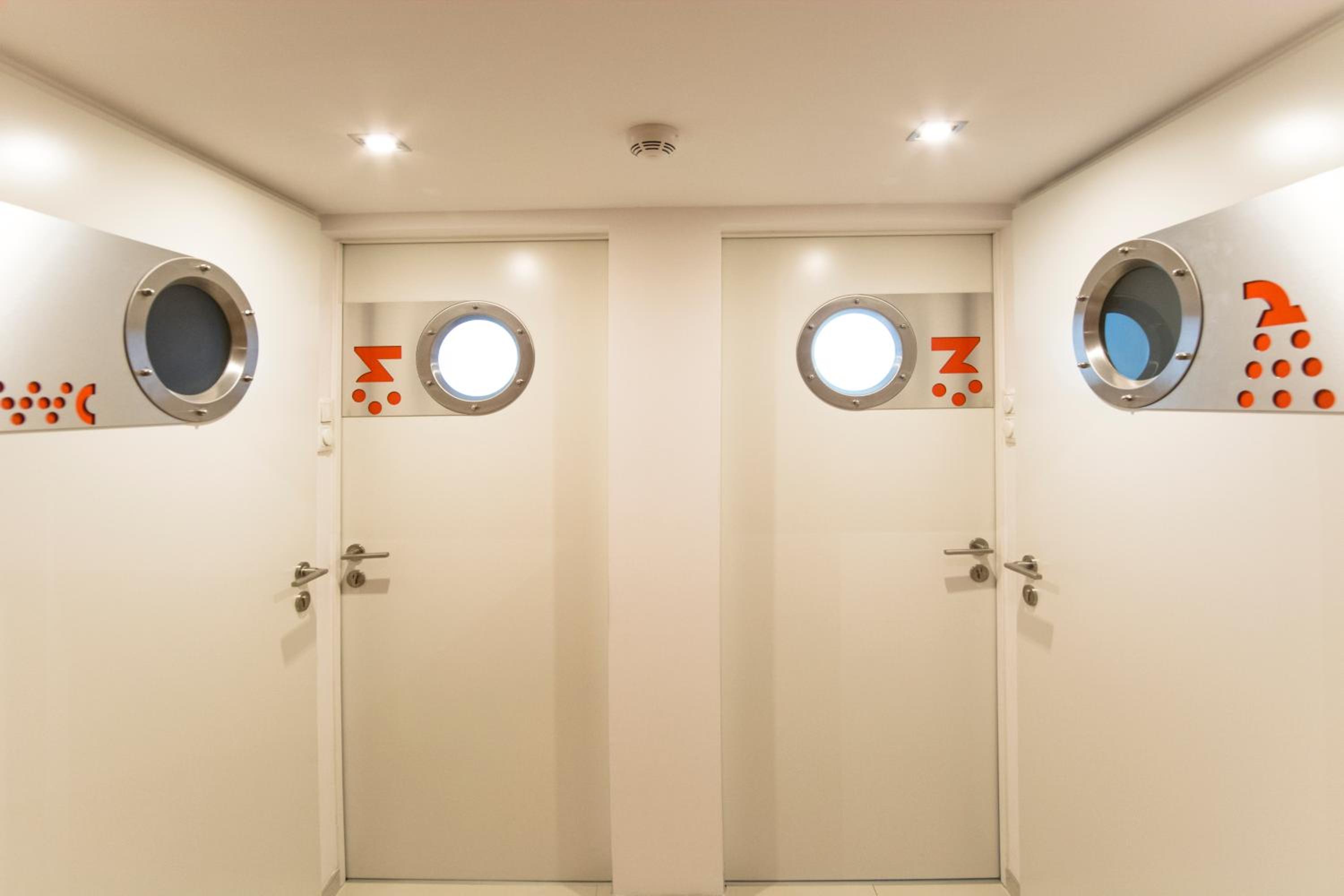 Deluxe Triple Room with Balcony photo 2