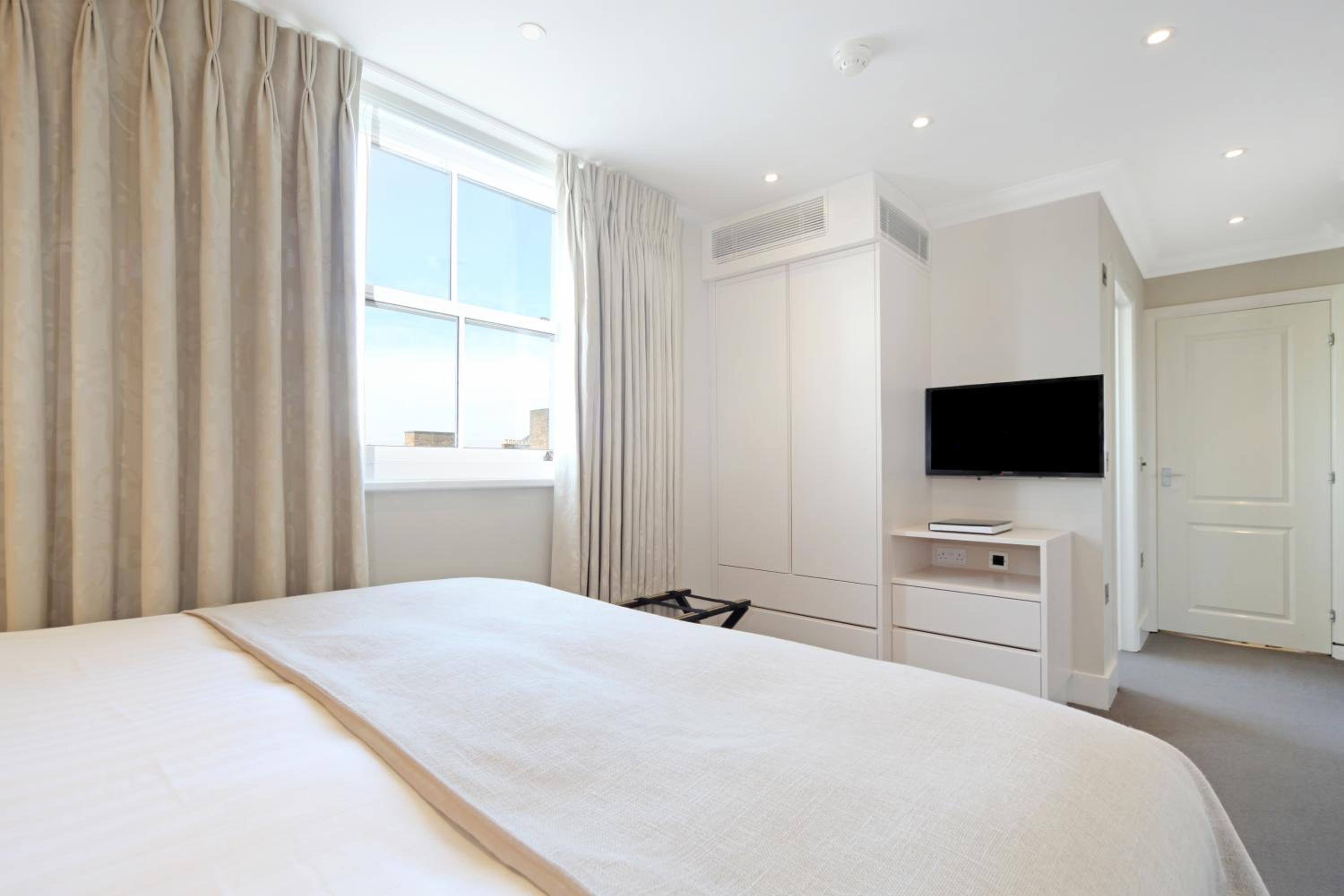 Three-Bedroom Penthouse photo 3