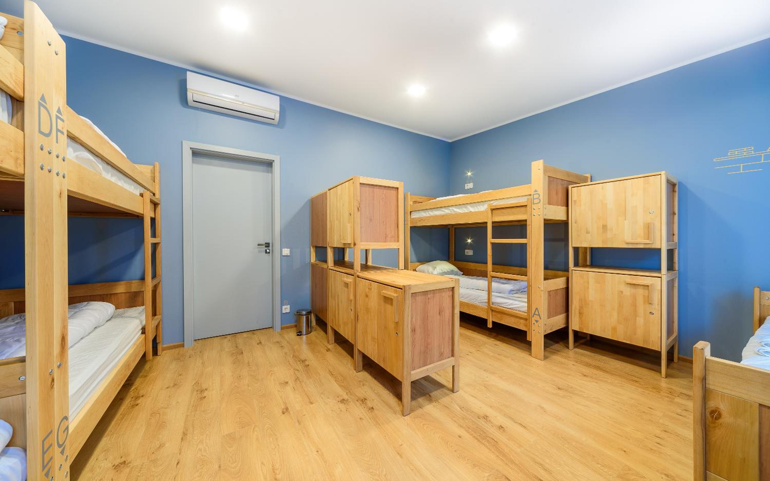 Bed in 7-Bed Dormitory Room photo 3