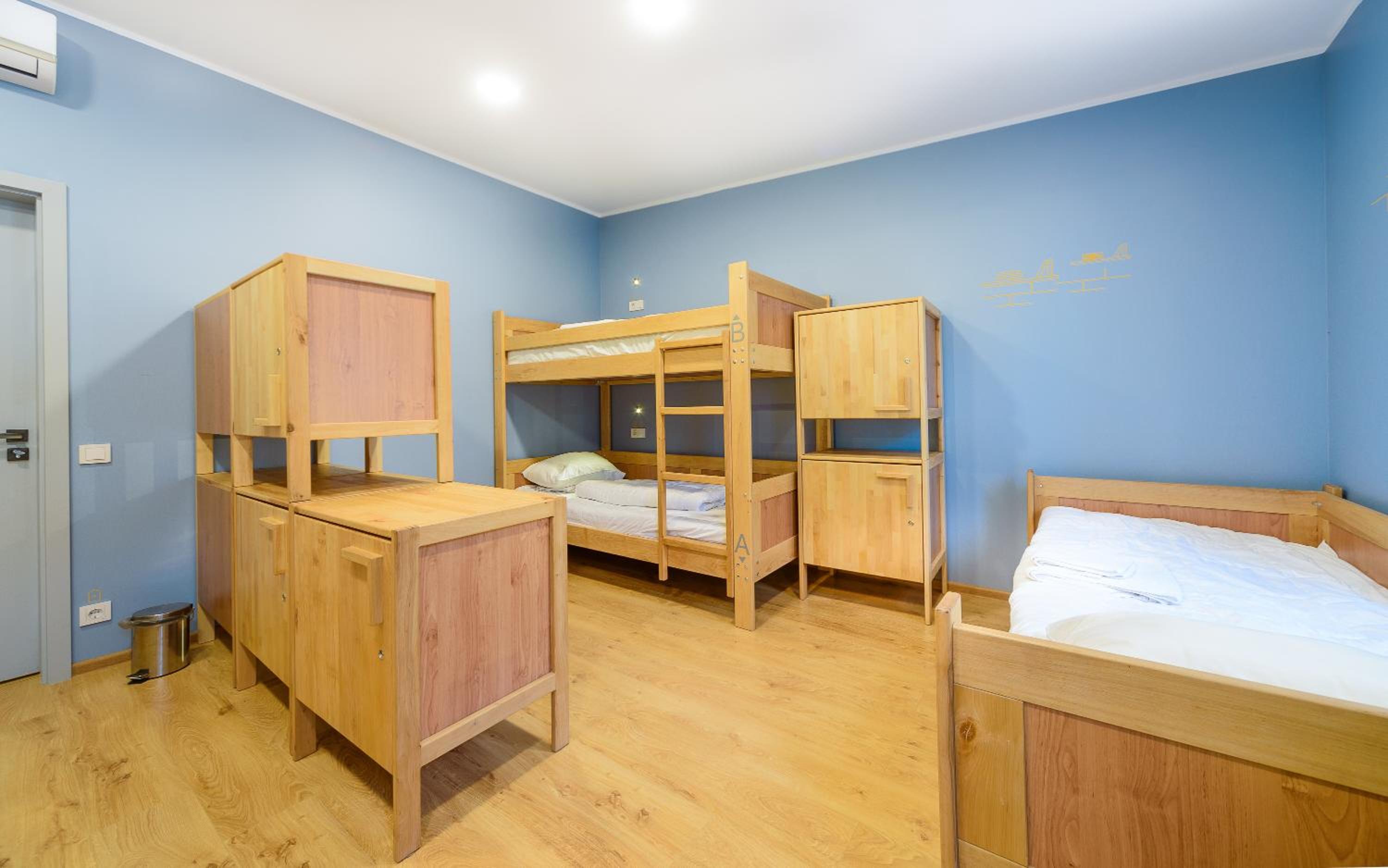 Bed in 7-Bed Dormitory Room photo 2