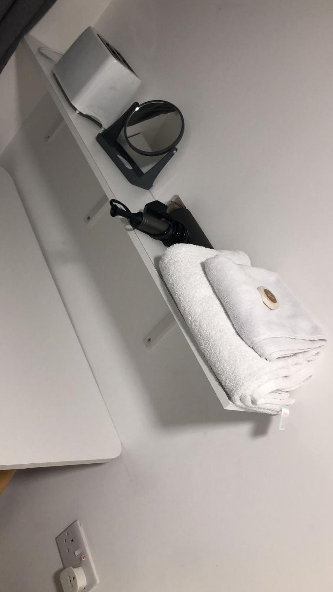 Single Room with Bathroom photo 2