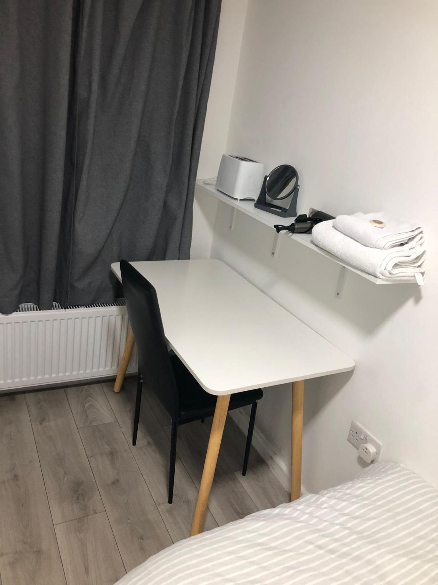 Single Room with Bathroom photo 3