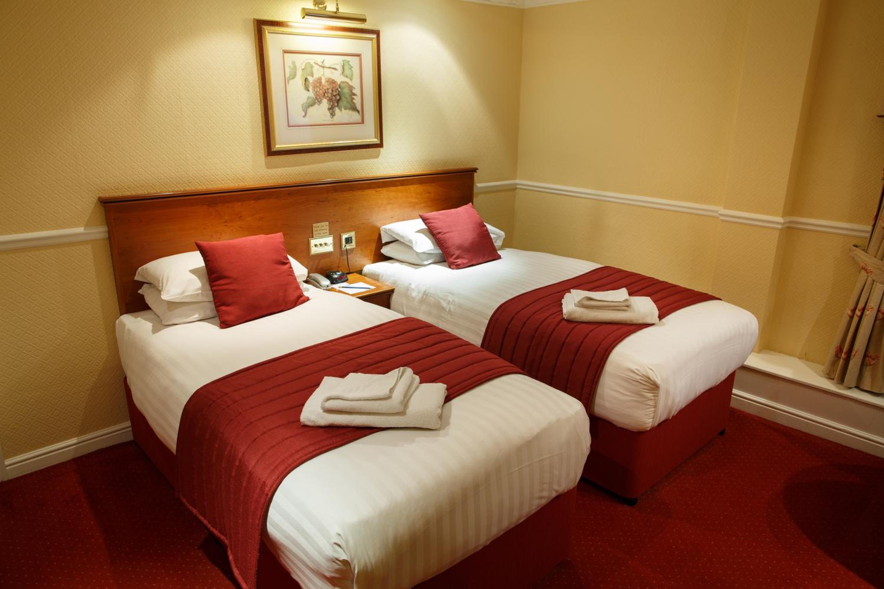 Standard Twin Room - Non-Smoking photo 3