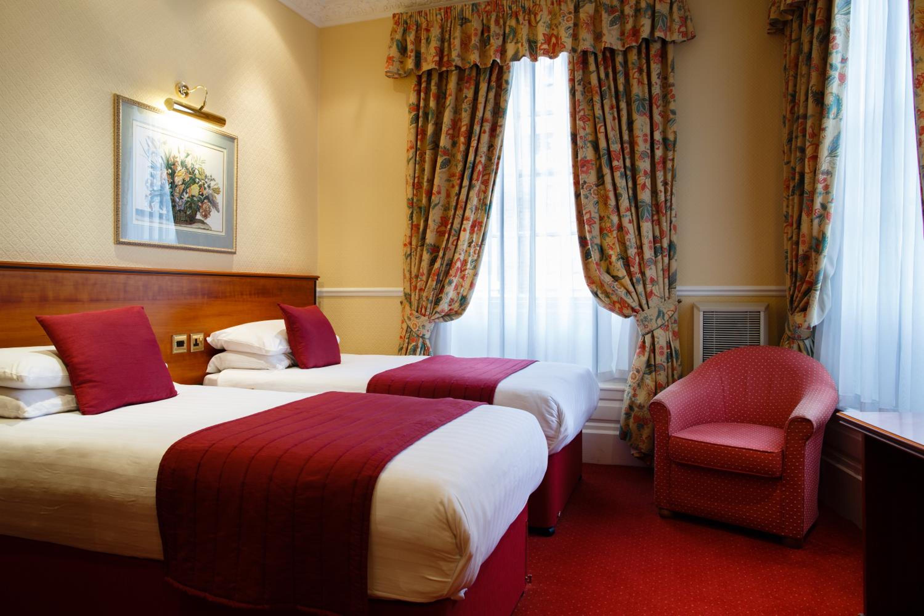 Standard Twin Room - Non-Smoking photo 2